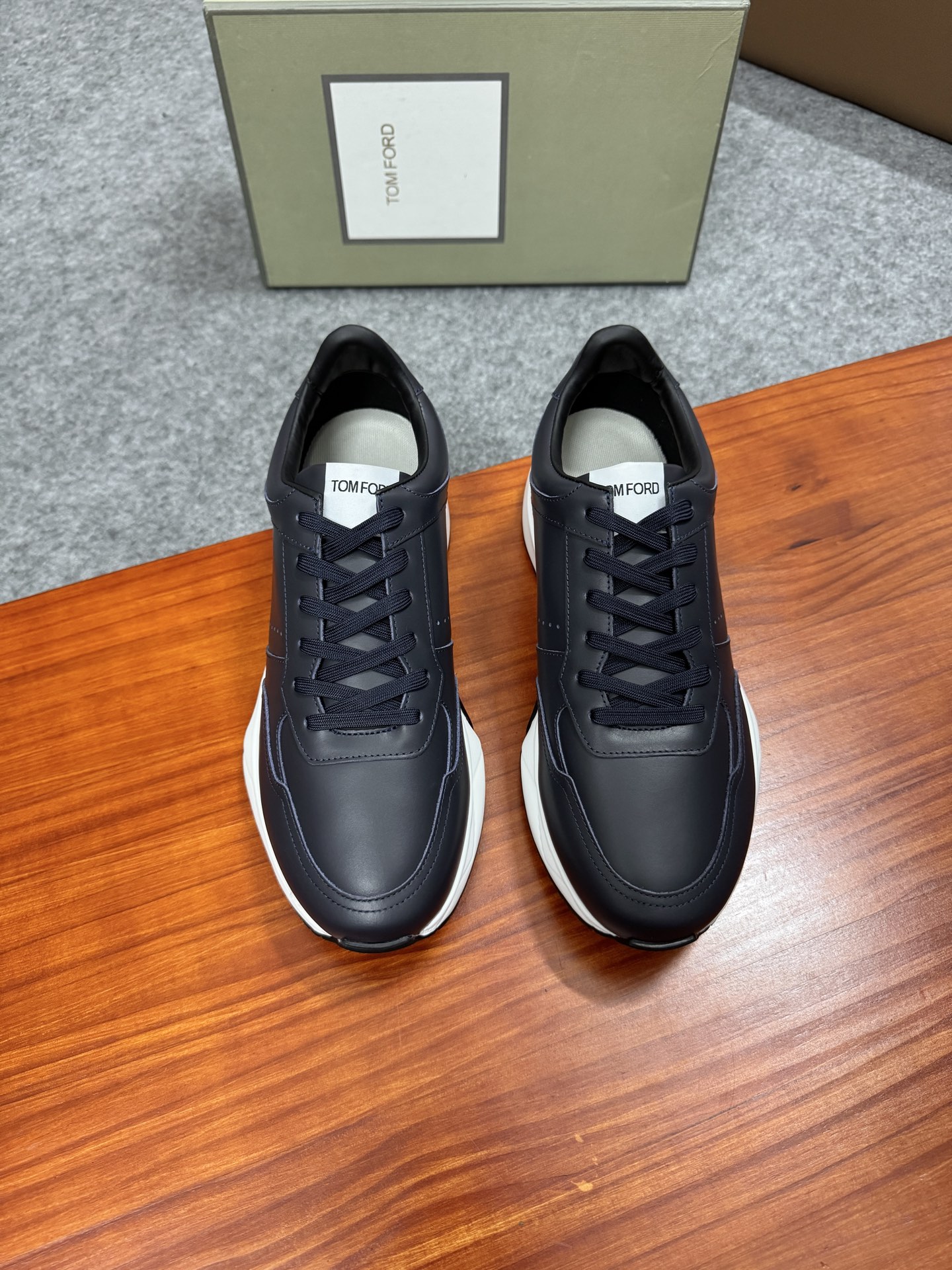 Tom Ford Cambridge Leather Low-Top Sneakers - Lace-up, Rubber Sole 1 i1756037770196 4140 0 0