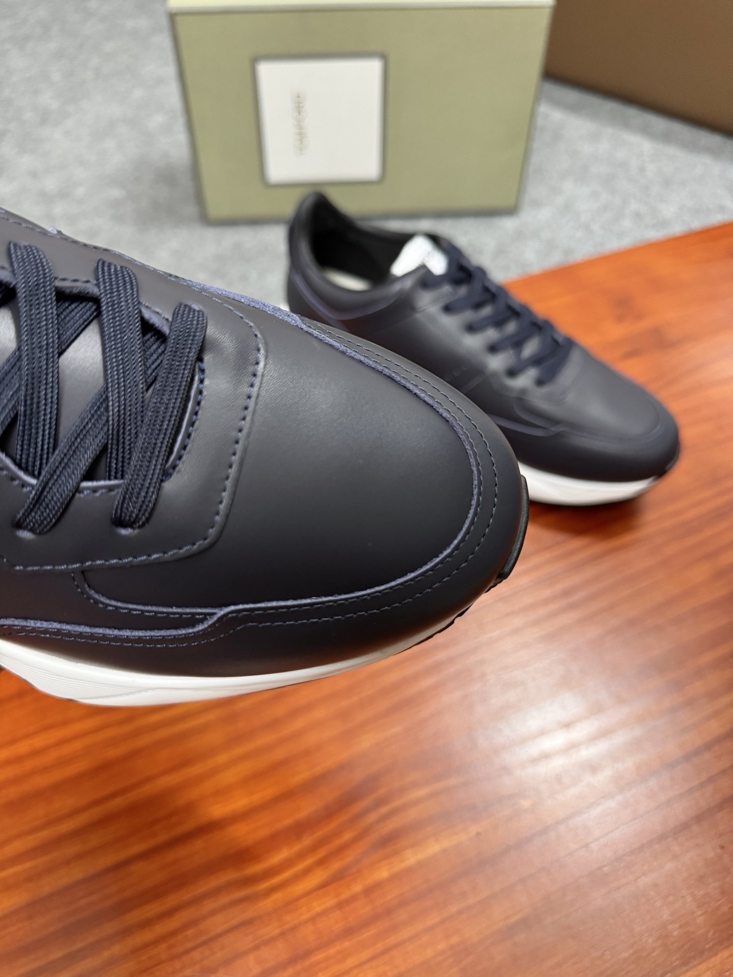 Tom Ford Cambridge Leather Low-Top Sneakers - Lace-up, Rubber Sole 7 i1756037770363 8364 0 6