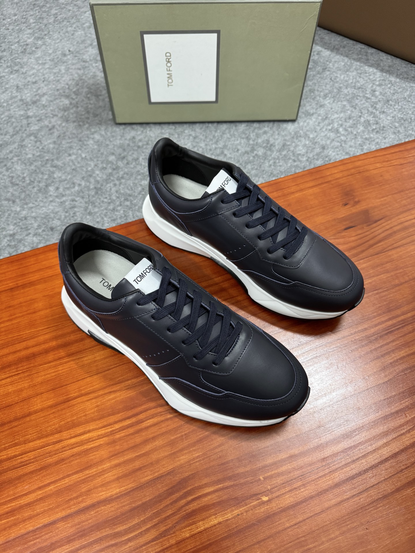 Tom Ford Cambridge Leather Low-Top Sneakers - Lace-up, Rubber Sole 2 i1756037771491 8364 0 1