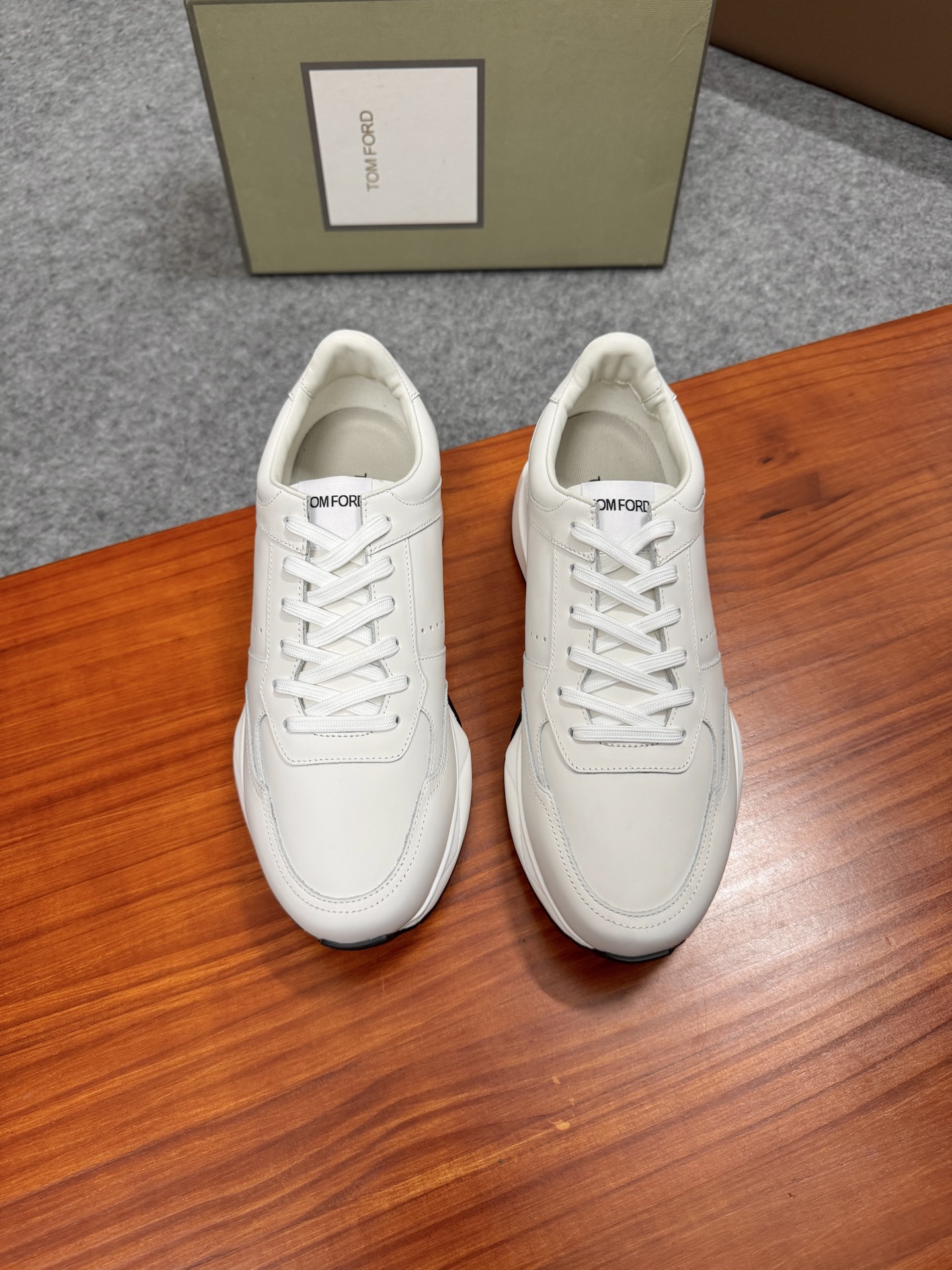 Tom Ford Cambridge White Leather Low-Top Sneakers 2 i1756037801333 4266 0 0