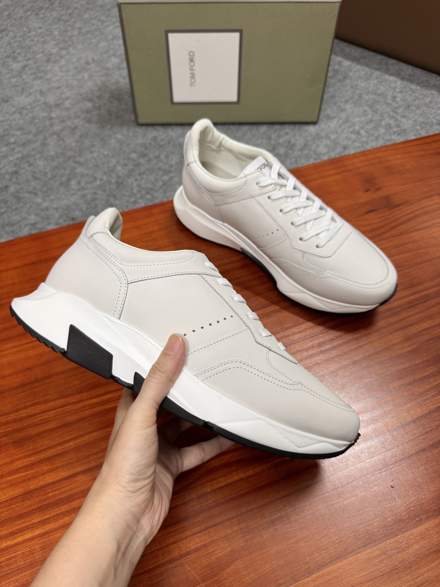 Tom Ford Cambridge White Leather Low-Top Sneakers 5 i1756037801607 7555 0 3