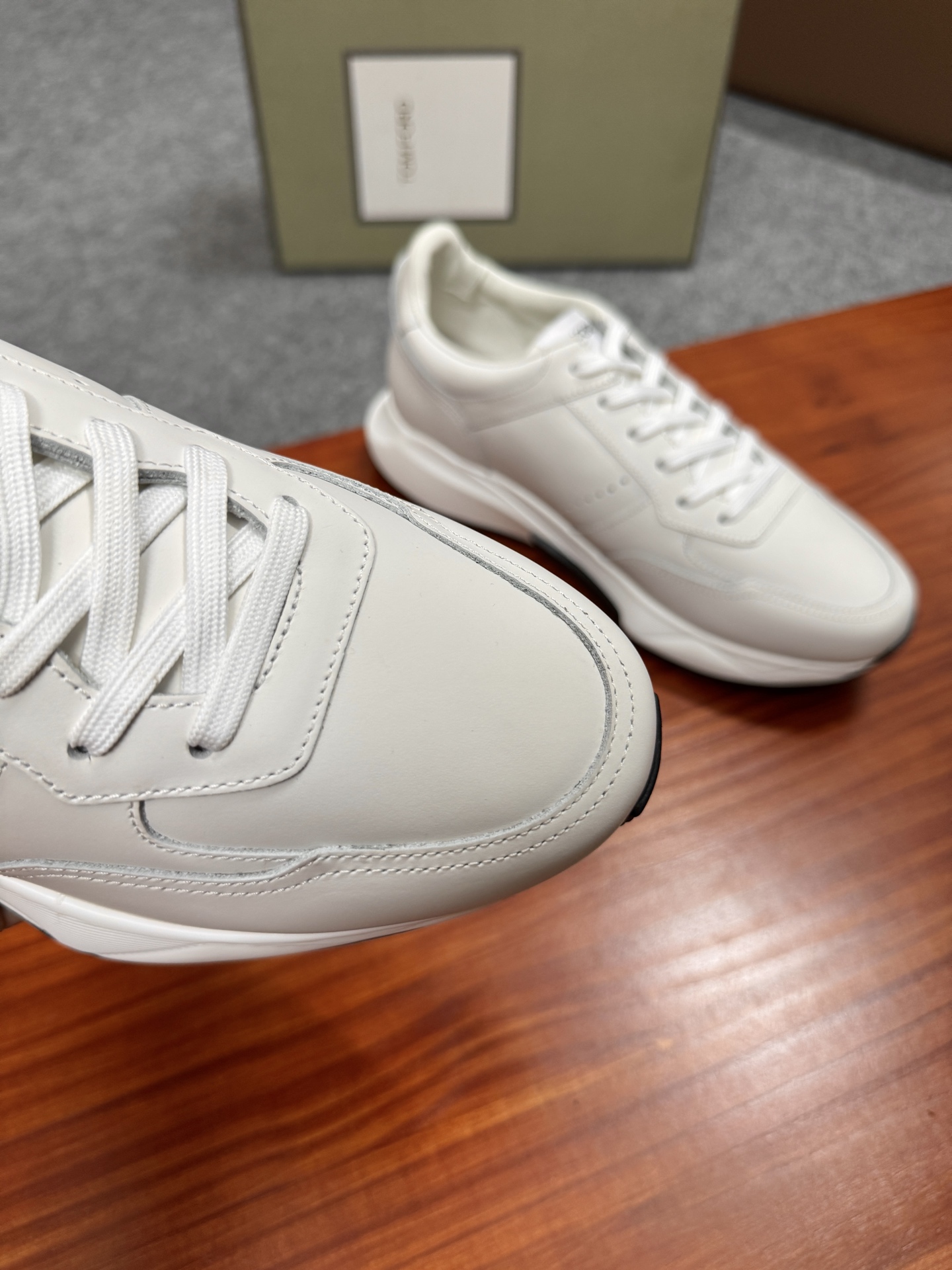 Tom Ford Cambridge White Leather Low-Top Sneakers 8 i1756037803694 8827 0 6