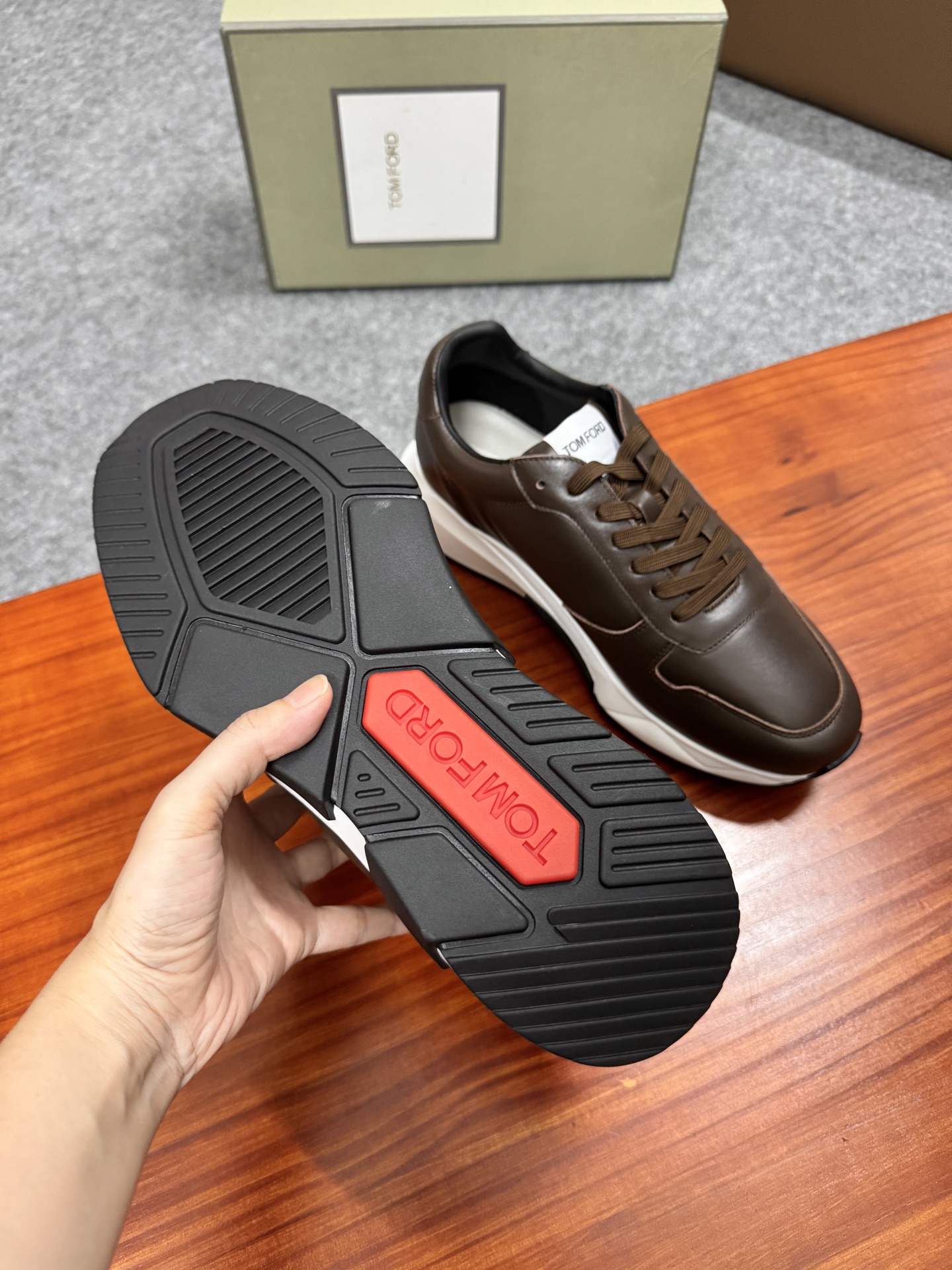 Tom Ford Cambridge Brown Leather Low-Top Sneakers with Lace-Up Closure 7 i1756038642901 8003 0 5