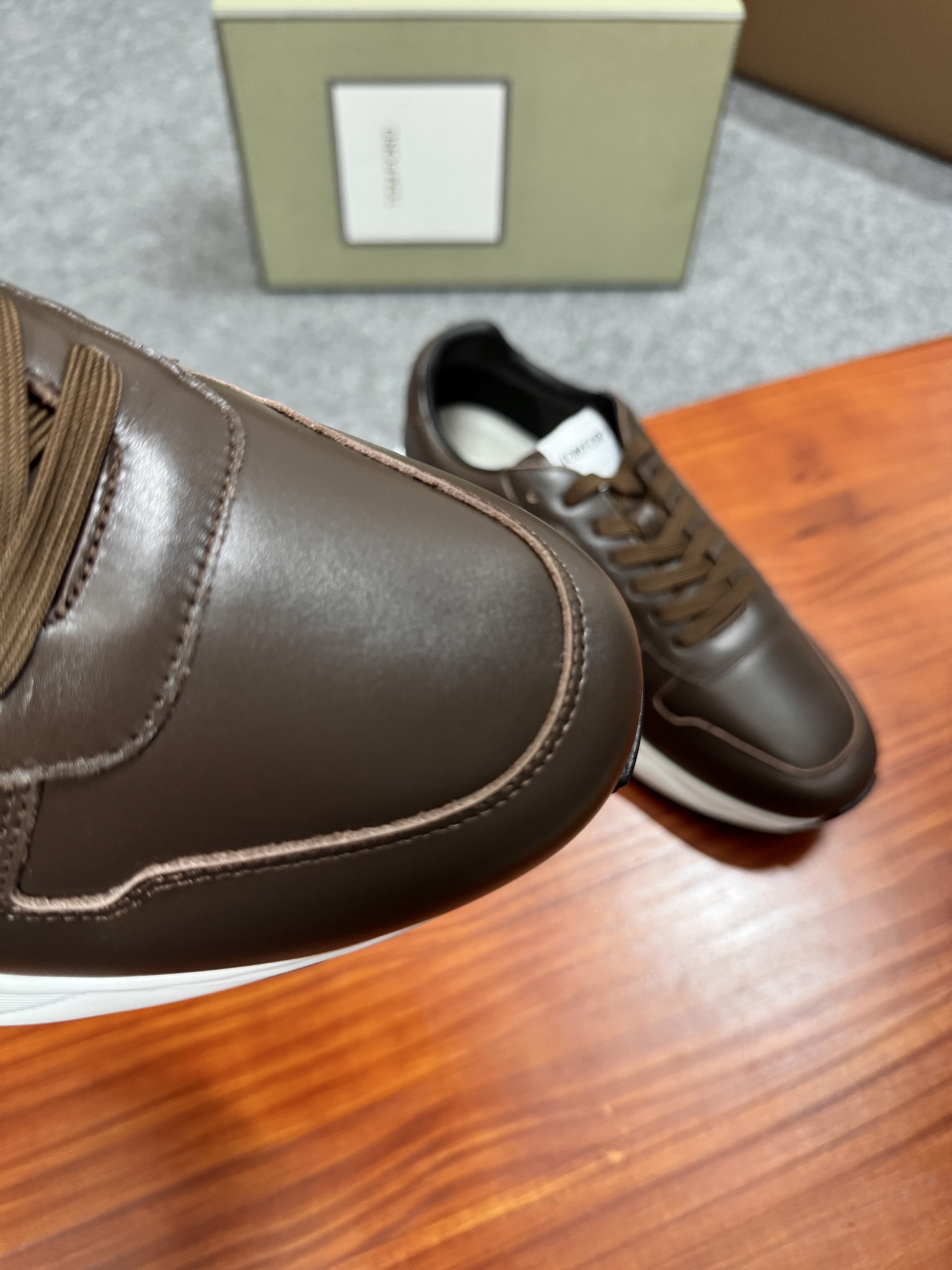 Tom Ford Cambridge Brown Leather Low-Top Sneakers with Lace-Up Closure 8 i1756038644411 8587 0 6