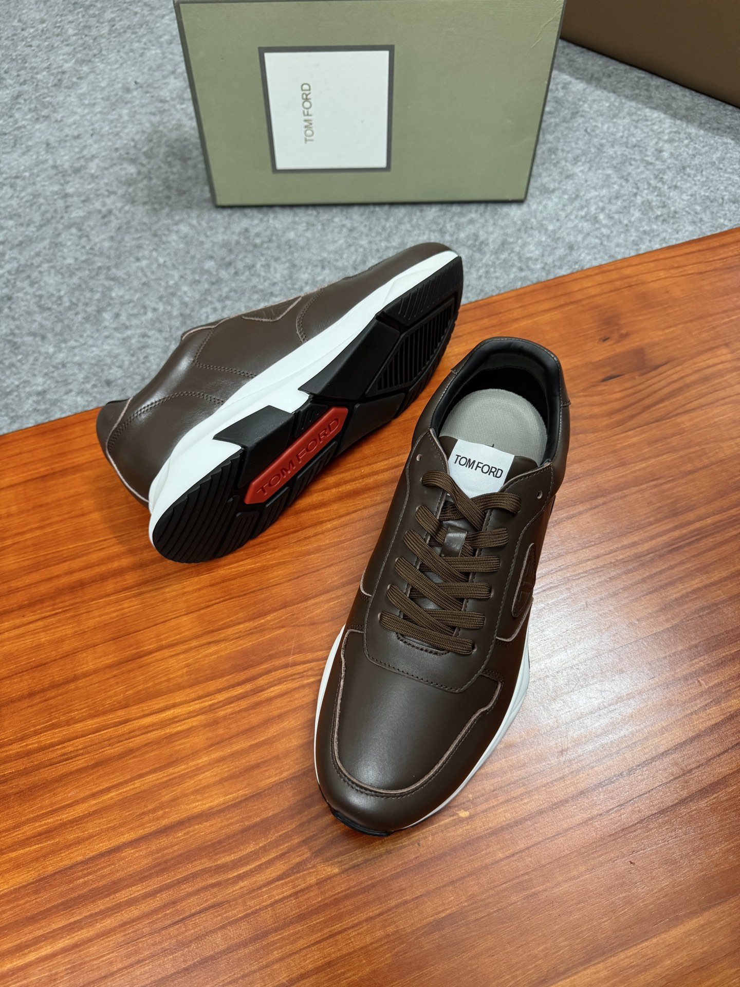 Tom Ford Cambridge Brown Leather Low-Top Sneakers with Lace-Up Closure 4 i1756038645783 4990 0 2
