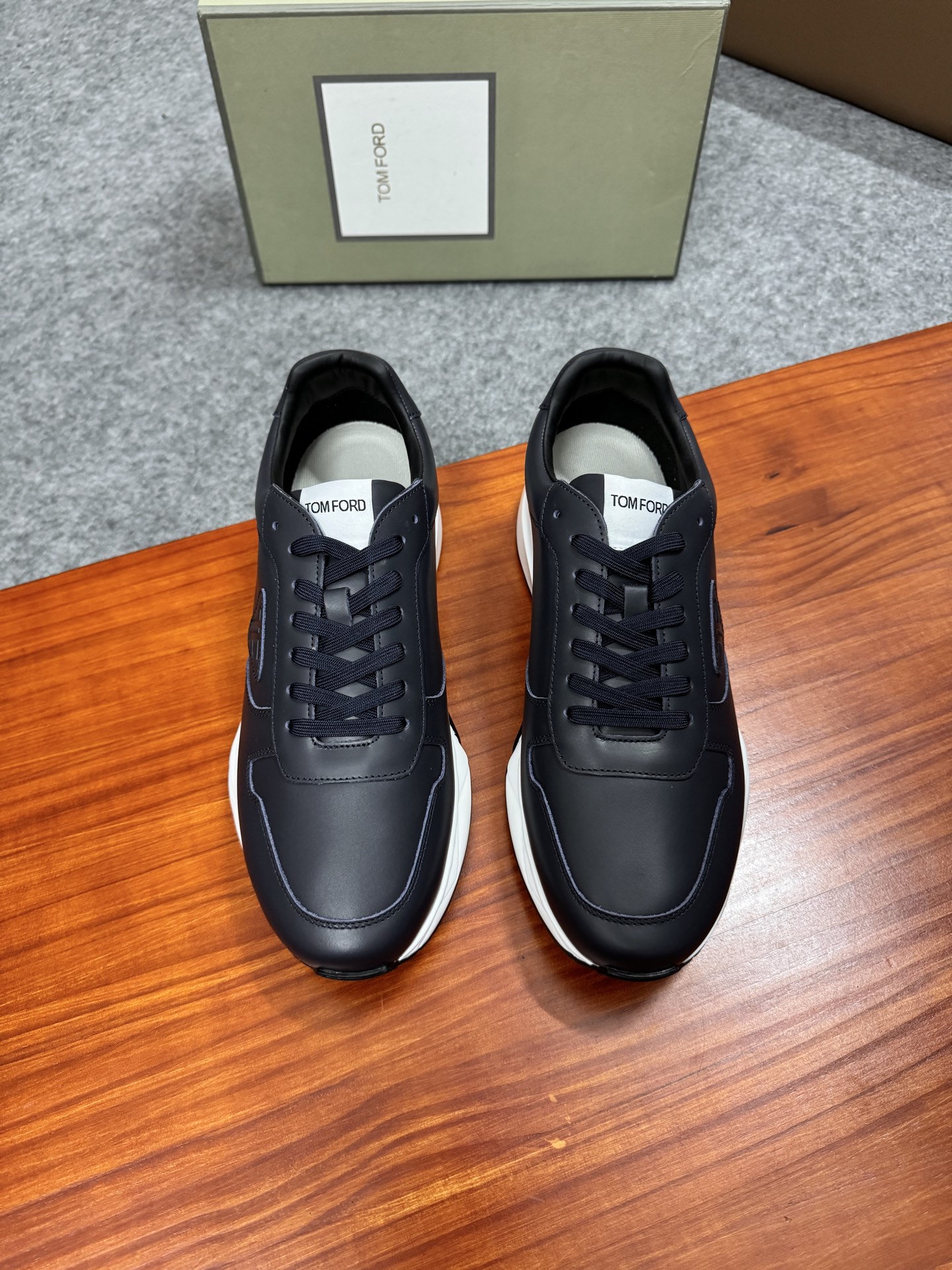 Tom Ford Cambridge Leather Low-Top Sneakers - Lace-Up, Rubber Sole, Iconic Style 1 i1756038671427 7710 0 0