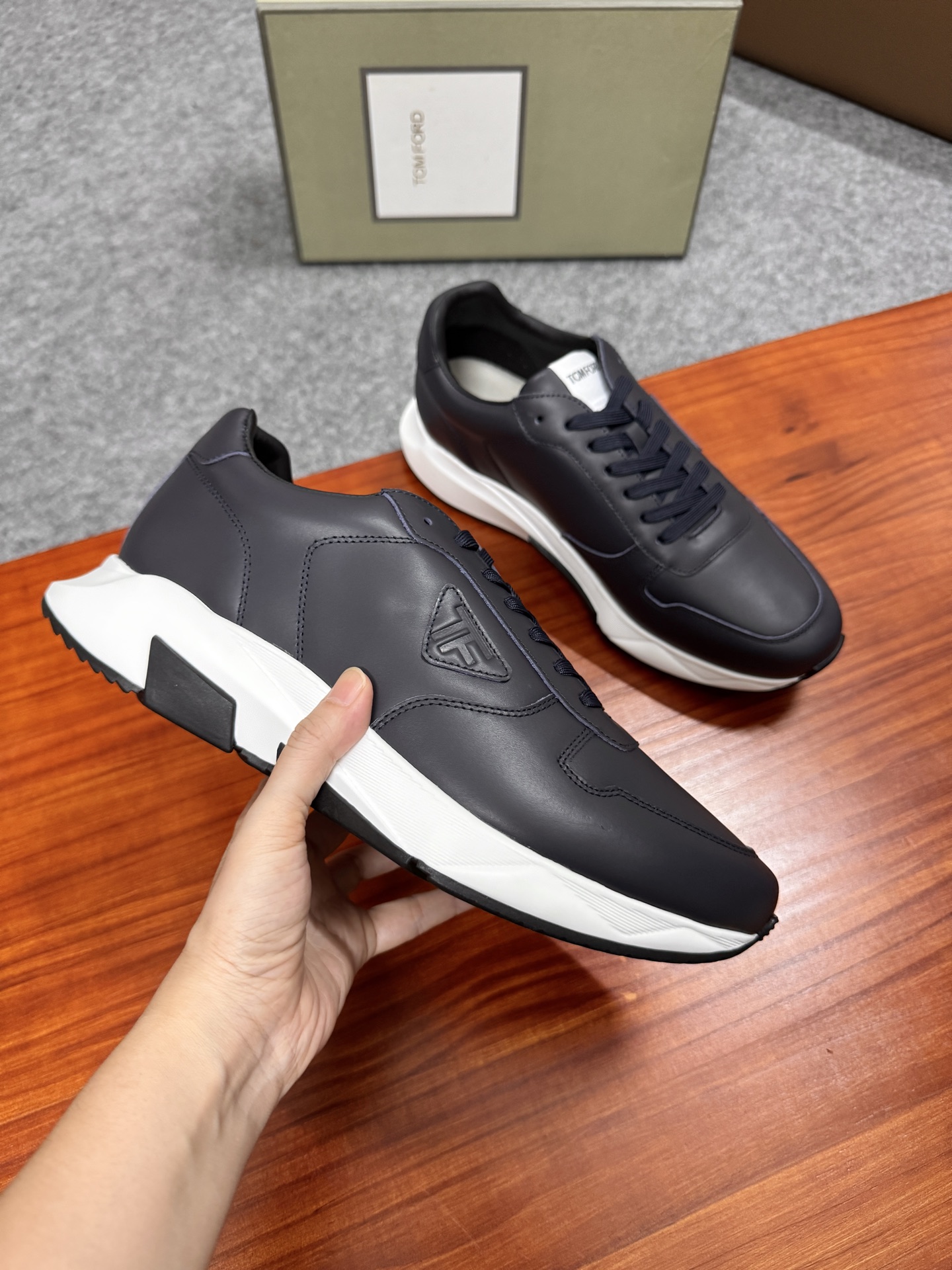 Tom Ford Cambridge Leather Low-Top Sneakers - Lace-Up, Rubber Sole, Iconic Style 4 i1756038673987 8206 0 3