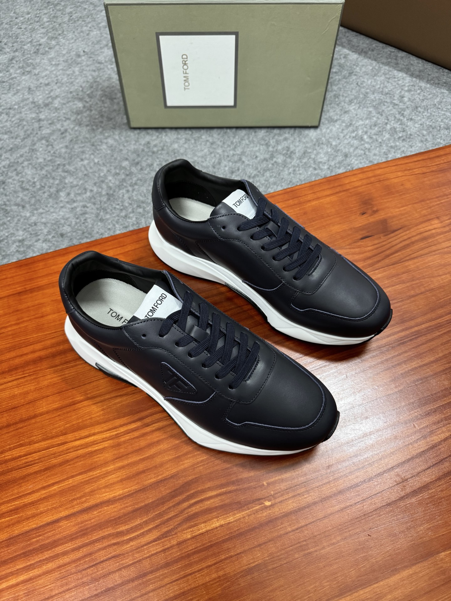 Tom Ford Cambridge Leather Low-Top Sneakers - Lace-Up, Rubber Sole, Iconic Style 2 i1756038674070 8676 0 1