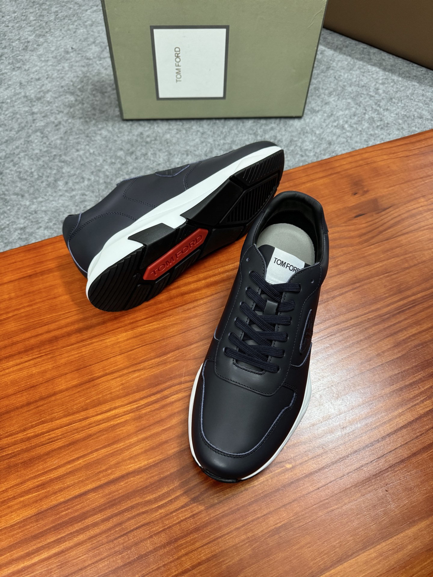 Tom Ford Cambridge Leather Low-Top Sneakers - Lace-Up, Rubber Sole, Iconic Style 3 i1756038674494 2837 0 2