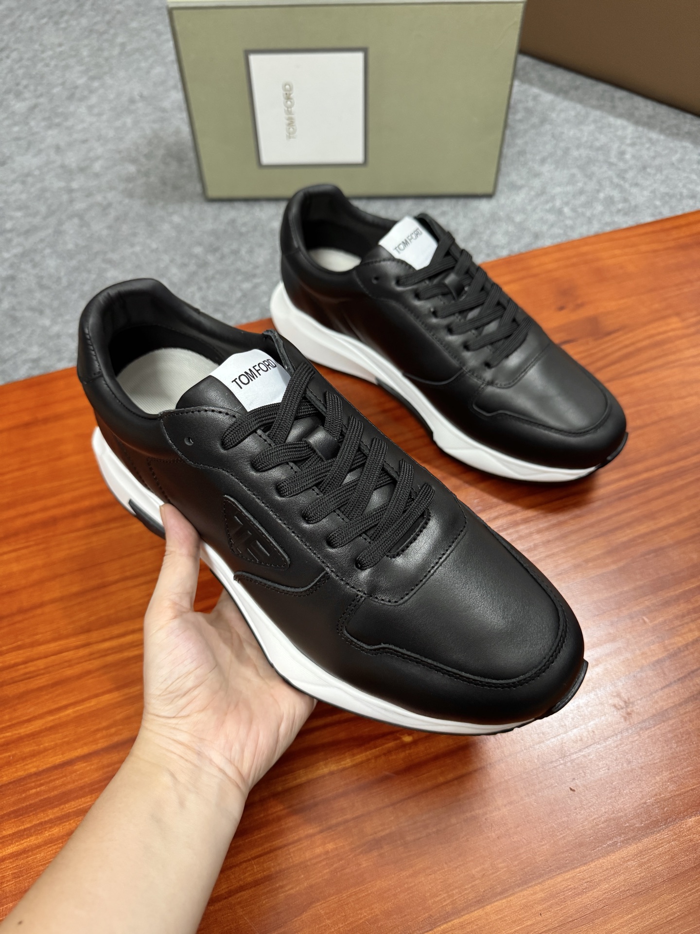 Tom Ford Cambridge Leather Low-Top Sneakers - Timeless Style and Comfort 6 i1756038761813 7588 0 4