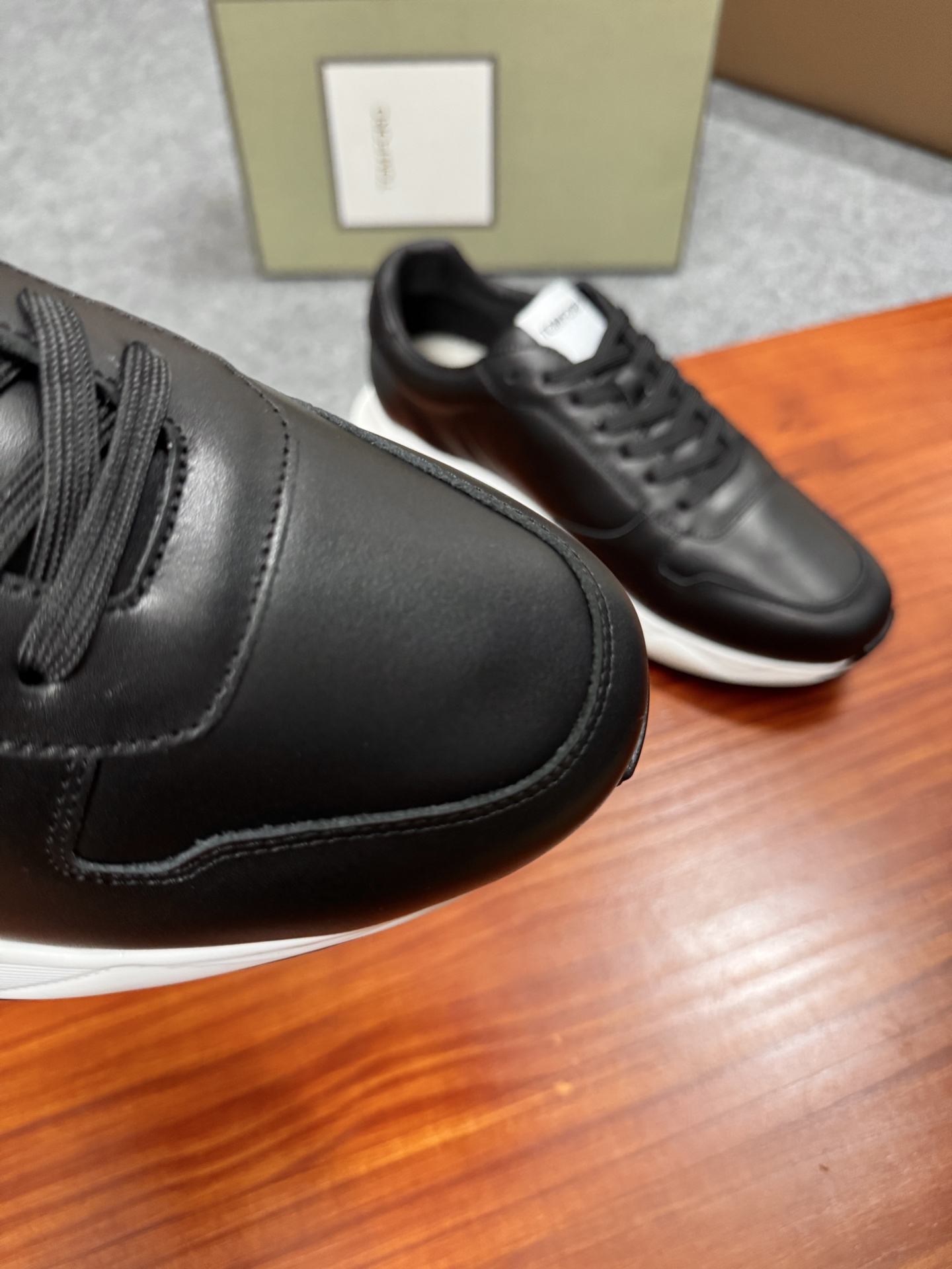 Tom Ford Cambridge Leather Low-Top Sneakers - Timeless Style and Comfort 8 i1756038763557 5441 0 6