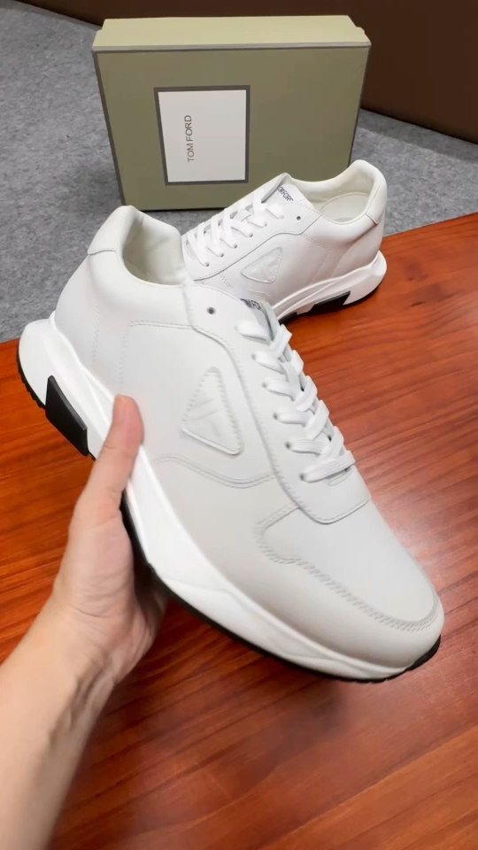 Tom Ford Cambridge Leather Low-Top Sneakers - Lace-Up, Iconic Design