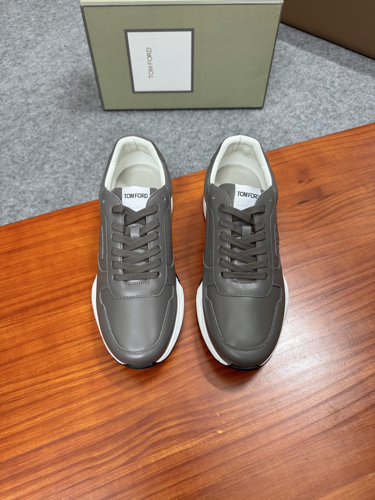 Tom Ford Cambridge Low-Top Leather Sneakers - Lace-Up, Rubber Sole 1 i1756038826716 8171 0 0