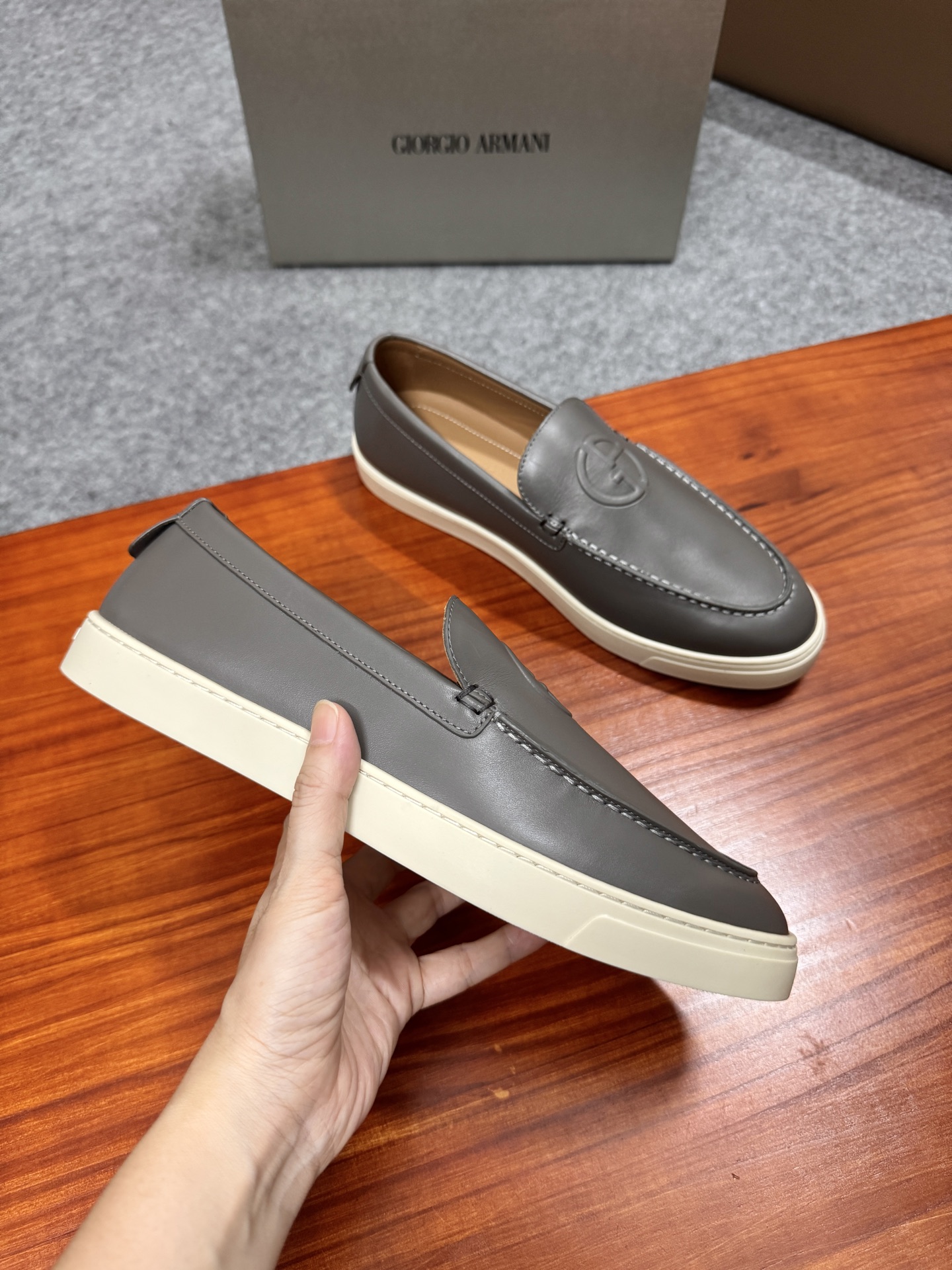 GIORGIO Armani Leather Loafers: Classic Style, Modern Comfort for Men 5 i1756039553991 7153 0 3