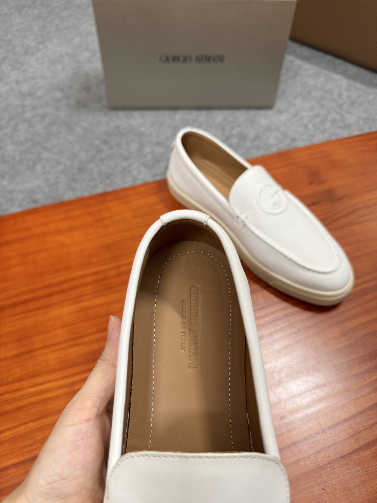 Giorgio Armani Classic White Leather Loafers - Timeless Style and Comfort 9 i1756039573449 3839 0 8