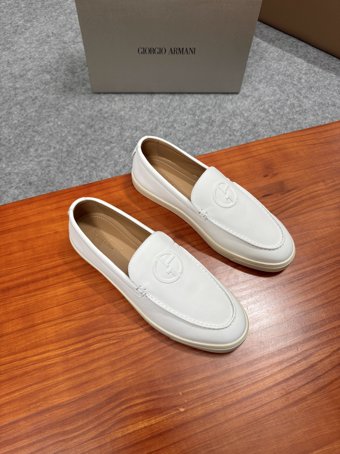Giorgio Armani Classic White Leather Loafers - Timeless Style and Comfort 2 i1756039573727 6925 0 1