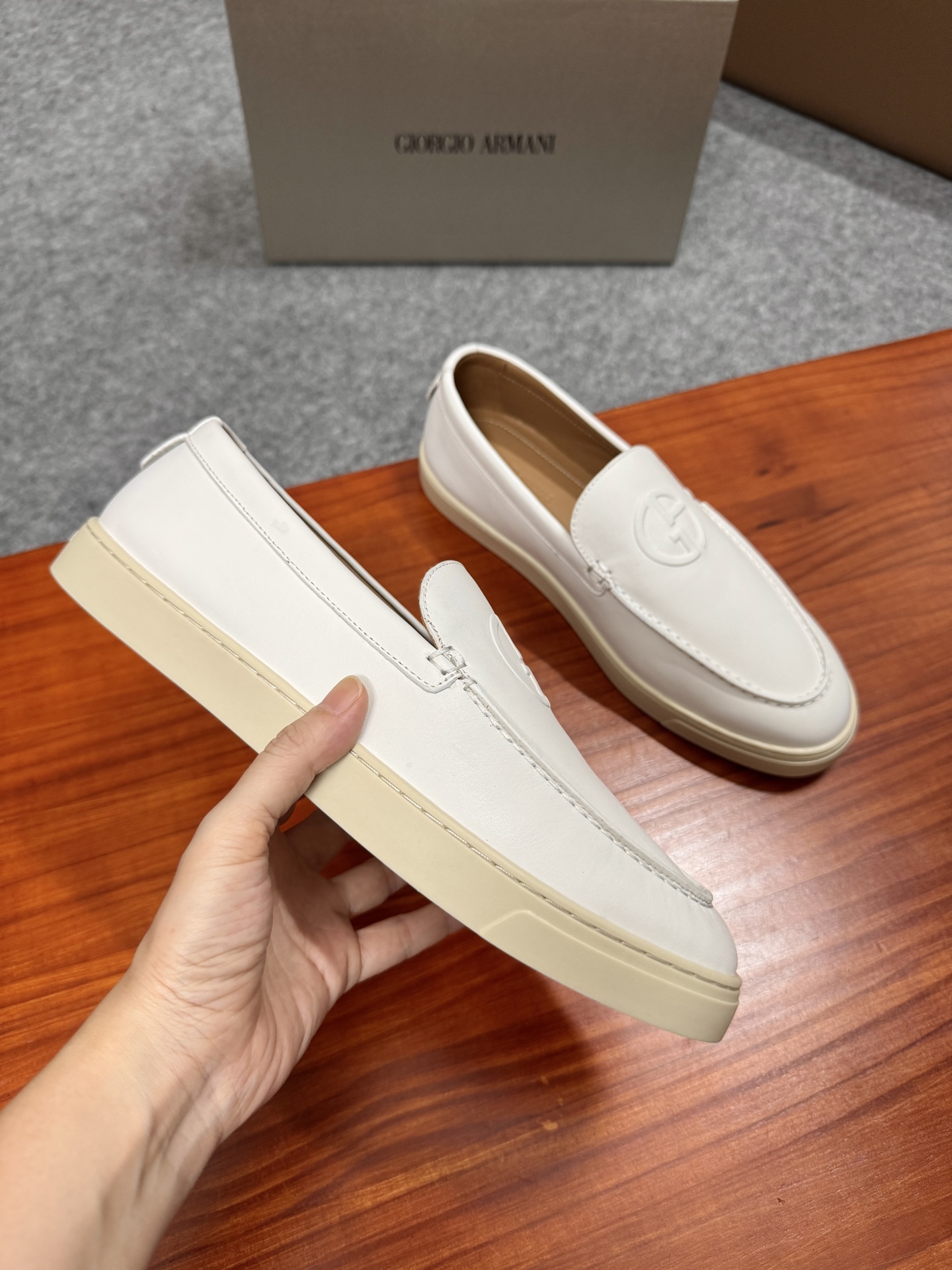 Giorgio Armani Classic White Leather Loafers - Timeless Style and Comfort 4 i1756039573935 4124 0 3
