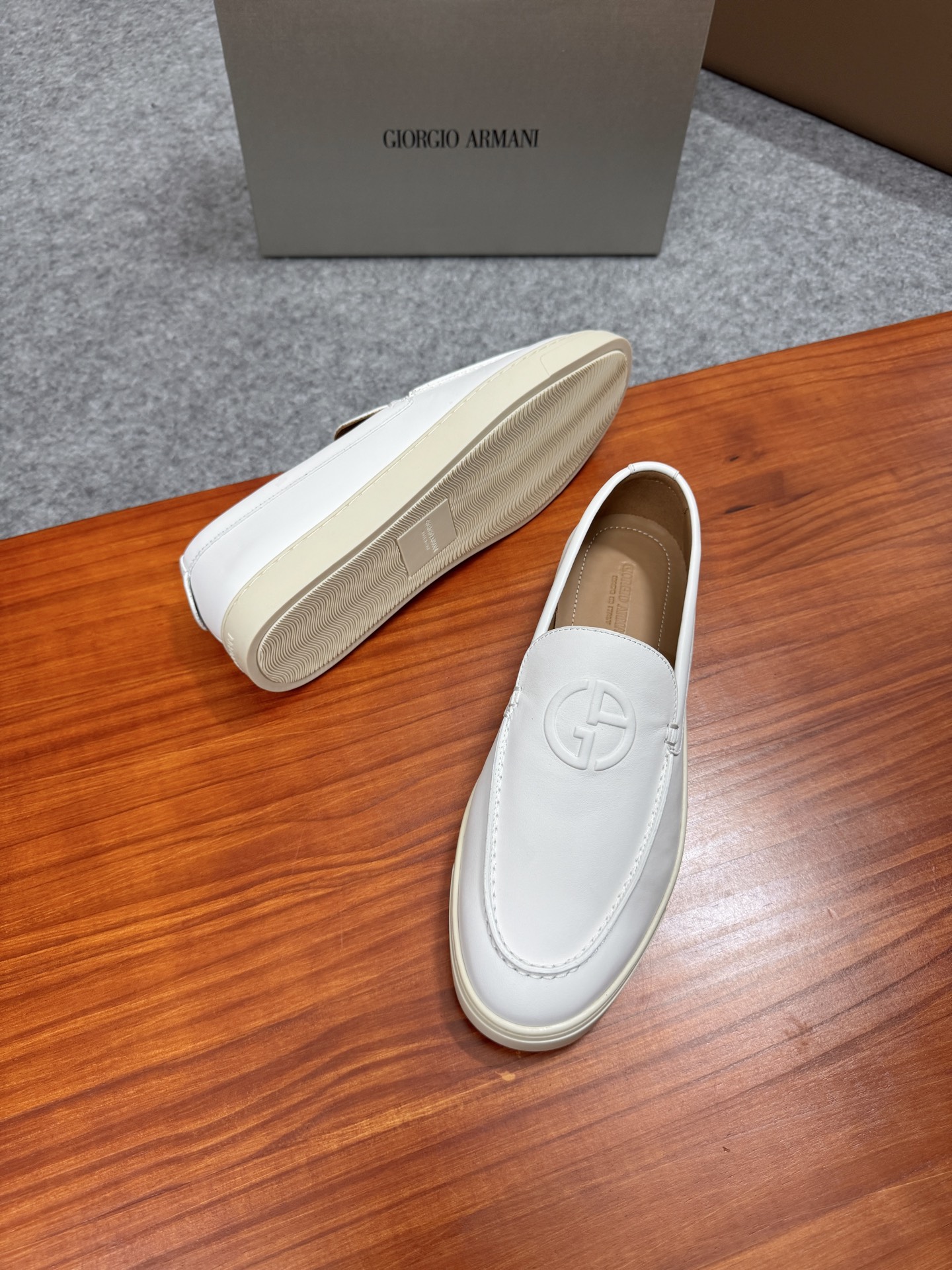 Giorgio Armani Classic White Leather Loafers - Timeless Style and Comfort 3 i1756039576234 9252 0 2