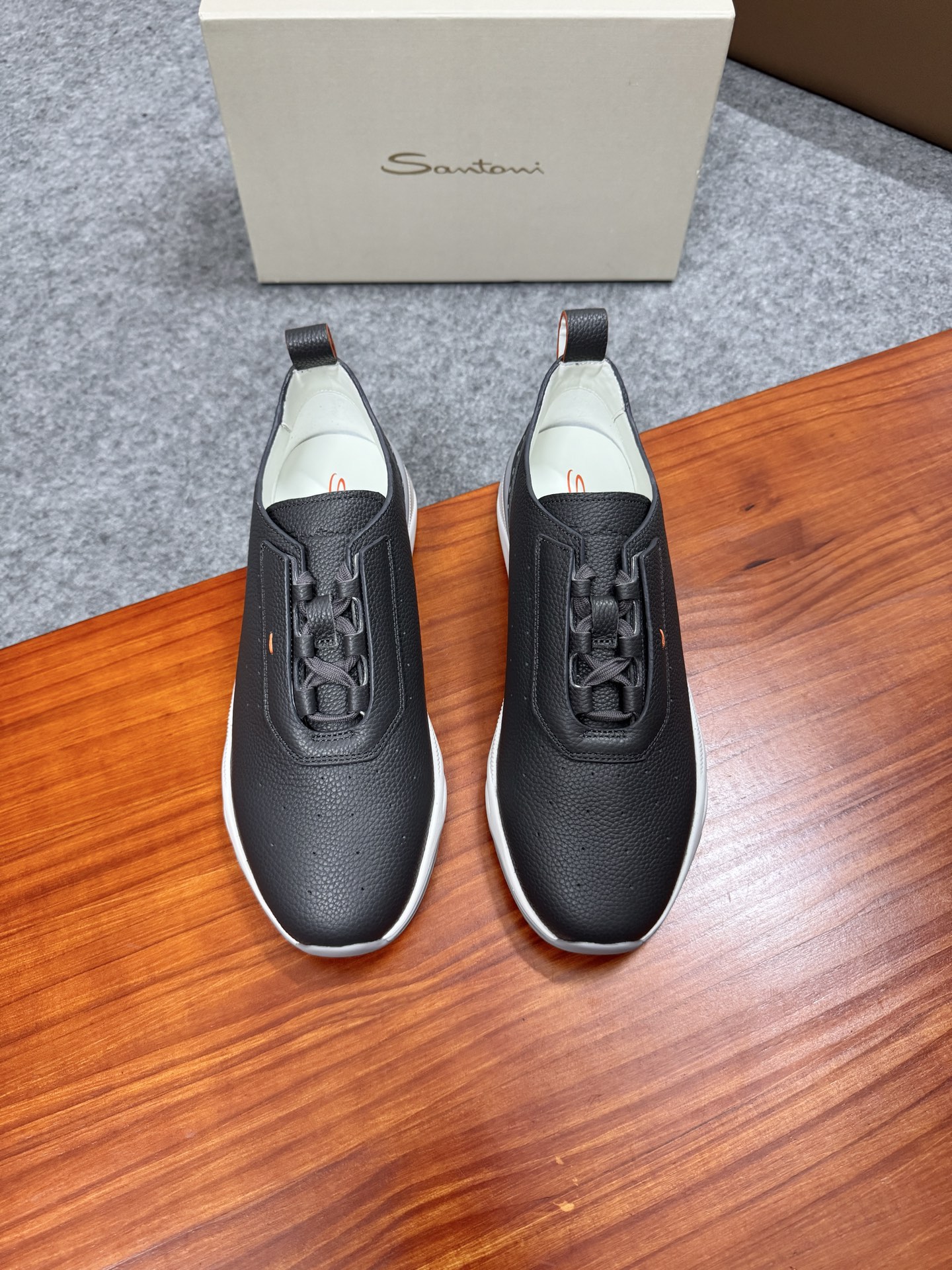 Santoni Men's Handmade Leather Sneakers - Classic Italian Style & Comfort 2 i1758885003045 7828 0 0
