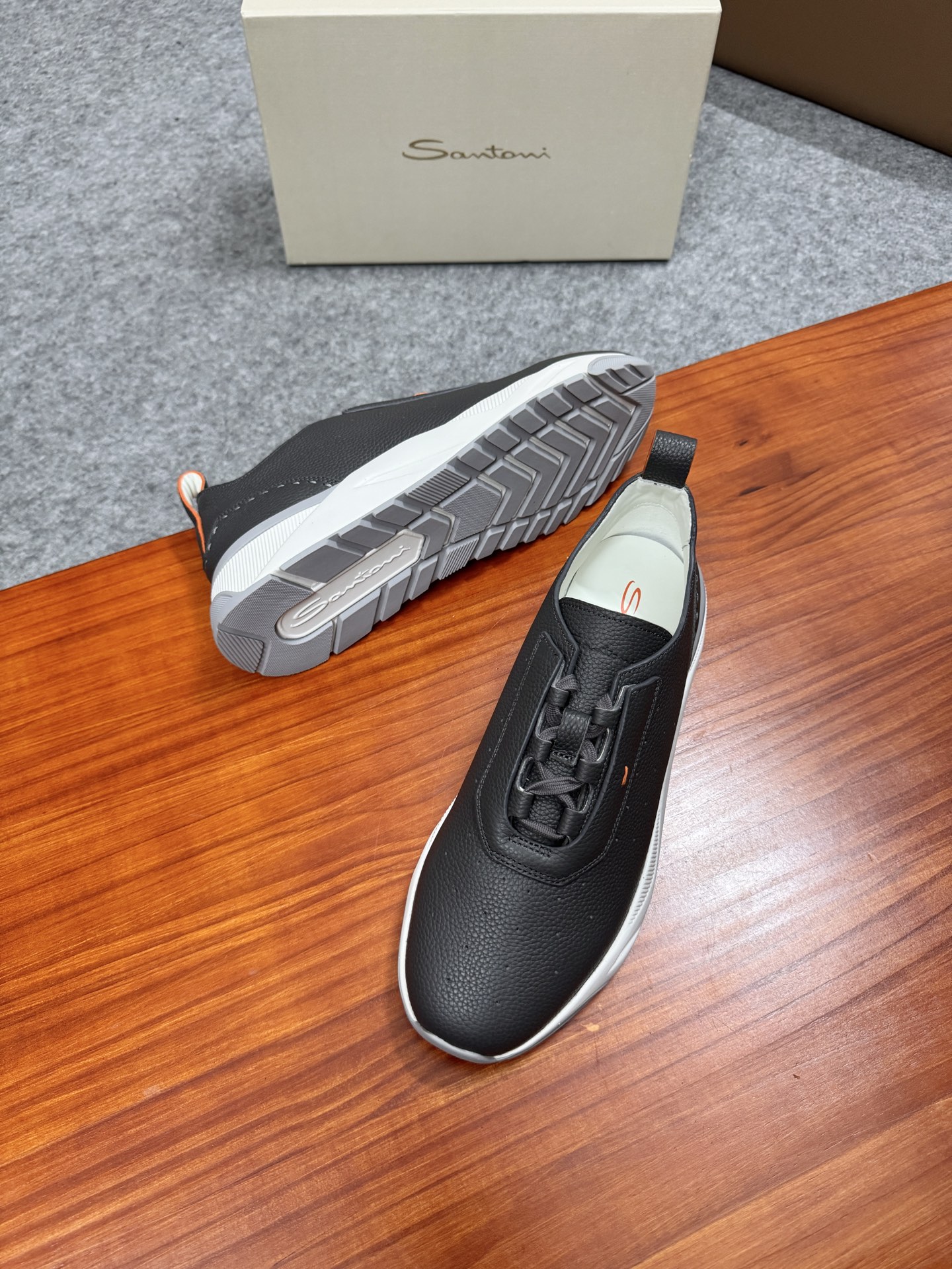 Santoni Men's Handmade Leather Sneakers - Classic Italian Style & Comfort 4 i1758885003288 8007 0 2