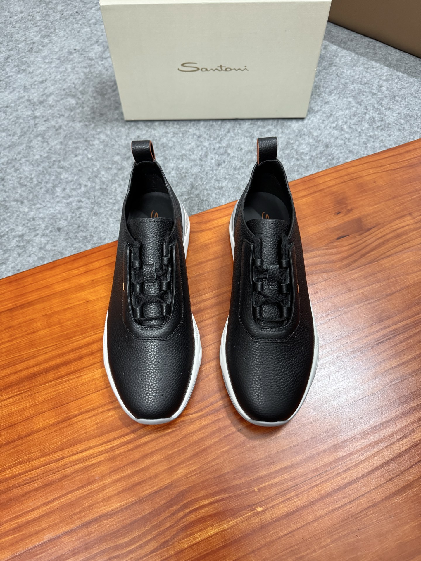 Santoni Men's Handmade Leather Sneakers - Italian Craftsmanship and Comfort 1 i1758885062507 4563 0 0