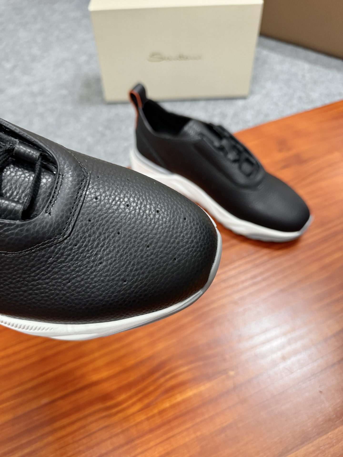 Santoni Men's Handmade Leather Sneakers - Italian Craftsmanship and Comfort 7 i1758885062637 9194 0 6
