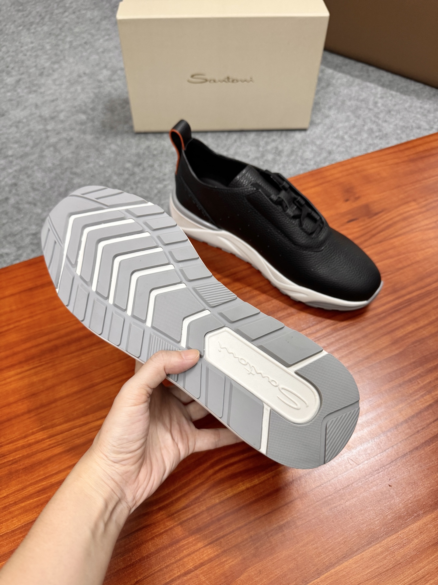 Santoni Men's Handmade Leather Sneakers - Italian Craftsmanship and Comfort 6 i1758885062922 9293 0 5