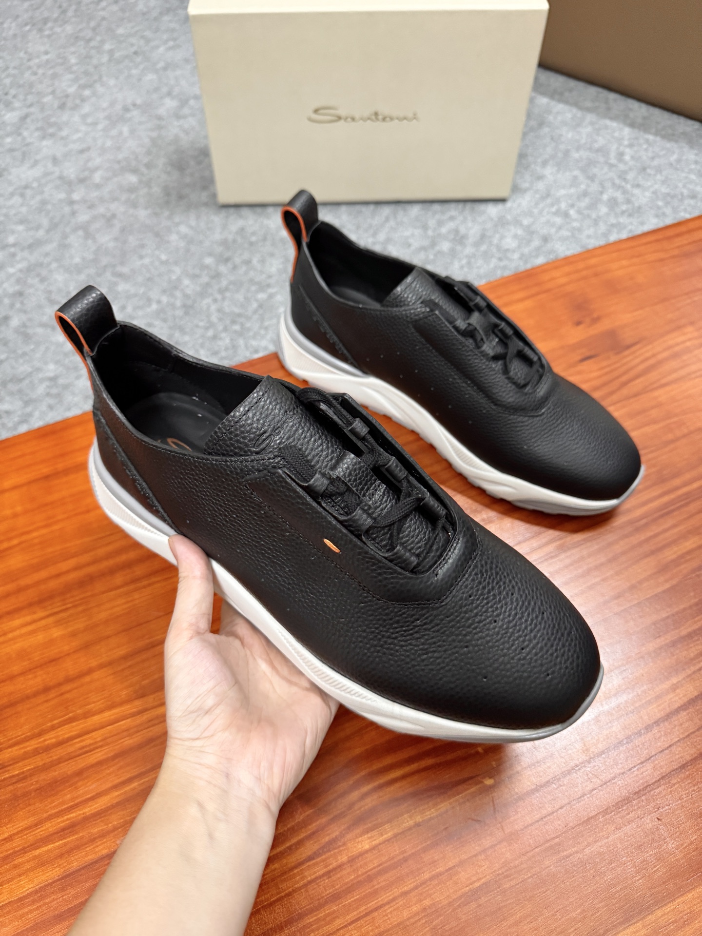 Santoni Men's Handmade Leather Sneakers - Italian Craftsmanship and Comfort 5 i1758885064139 1854 0 4