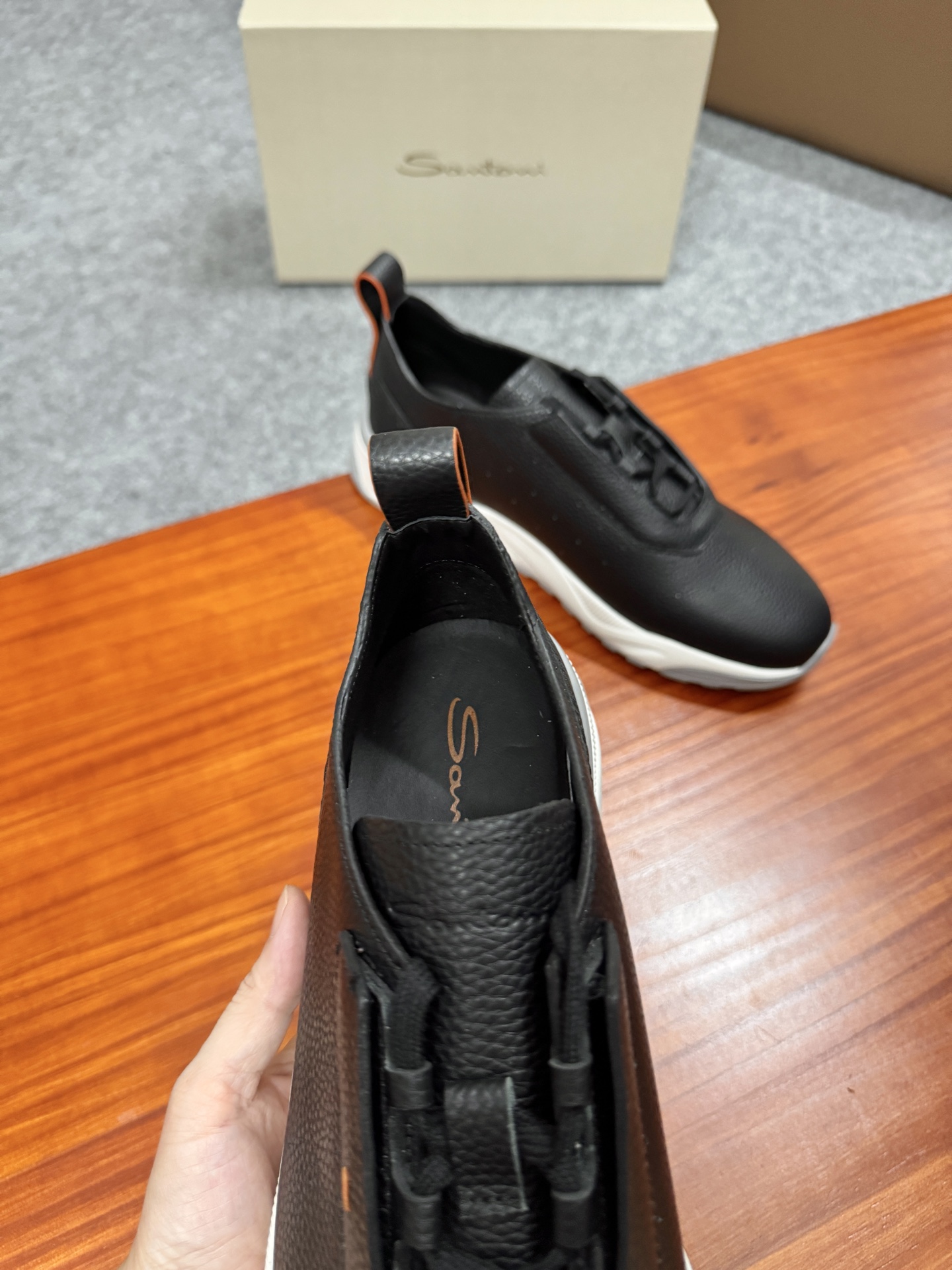 Santoni Men's Handmade Leather Sneakers - Italian Craftsmanship and Comfort 9 i1758885064335 4532 0 8