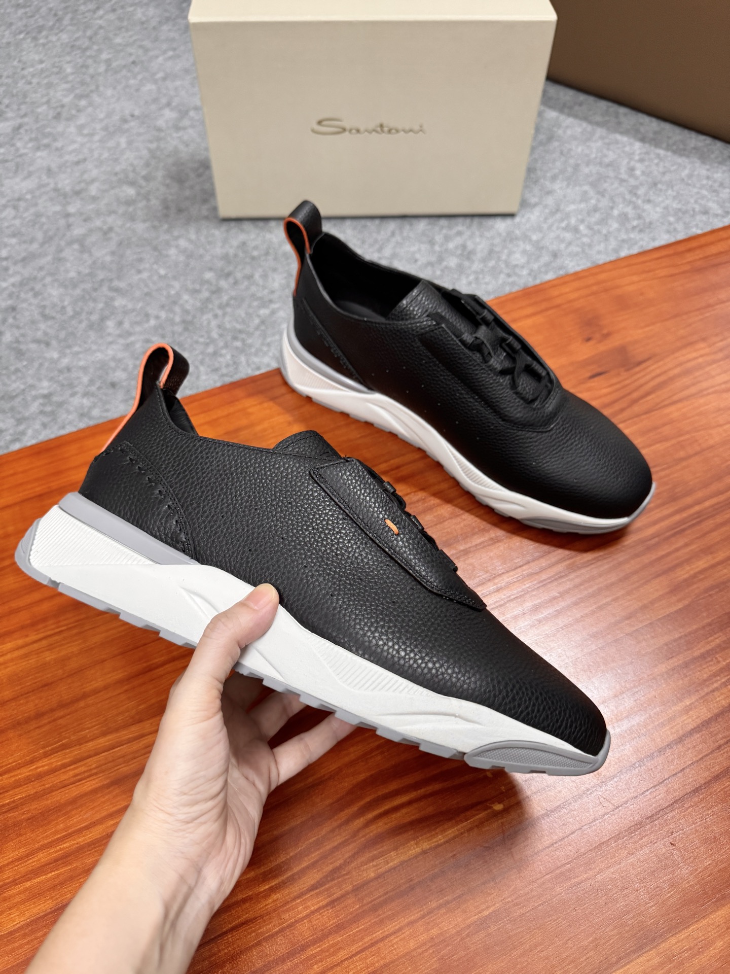 Santoni Men's Handmade Leather Sneakers - Italian Craftsmanship and Comfort 4 i1758885064555 6414 0 3