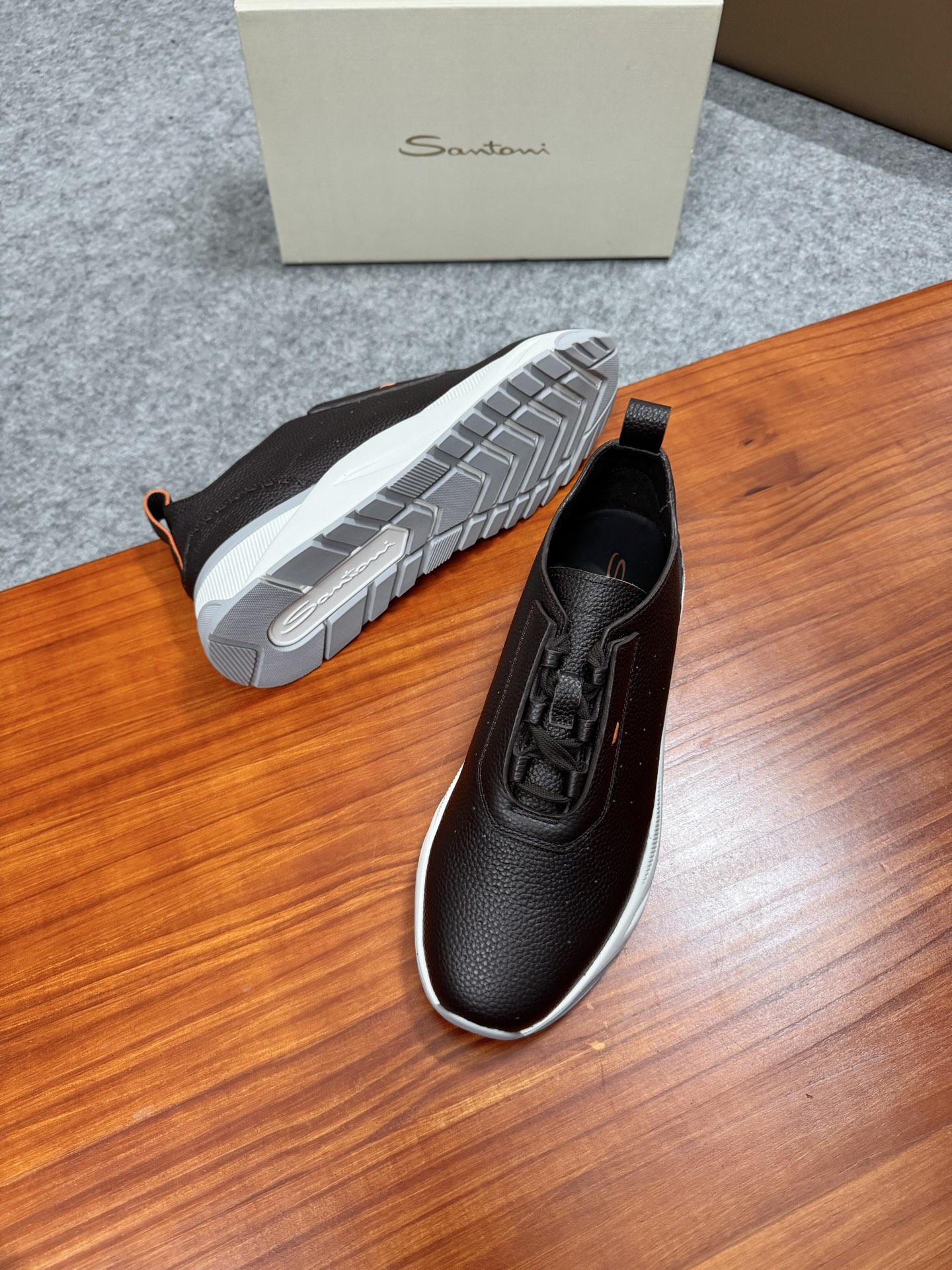 Santoni Men's Handmade Leather Sneakers - Classic Italian Design, Comfortable Fit 3 i1758885190027 6375 0 2