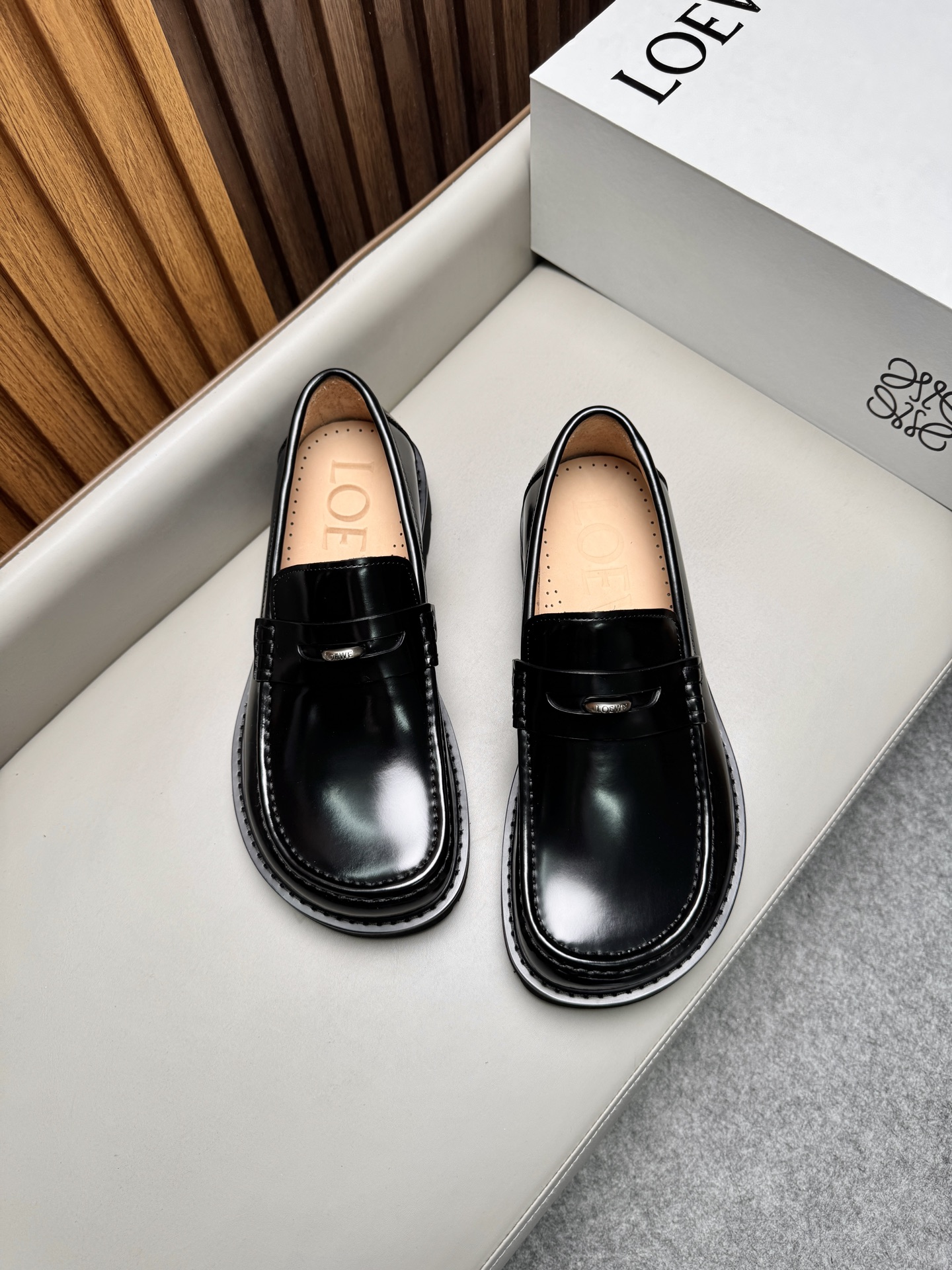 LOEWE women's shoes business leather shoes, imported open-edge beaded cowhide fabric, water-dyed cowhide lining, original ultra-light outsole, size: 39-44, (38, 45 can be customized) — photo 4