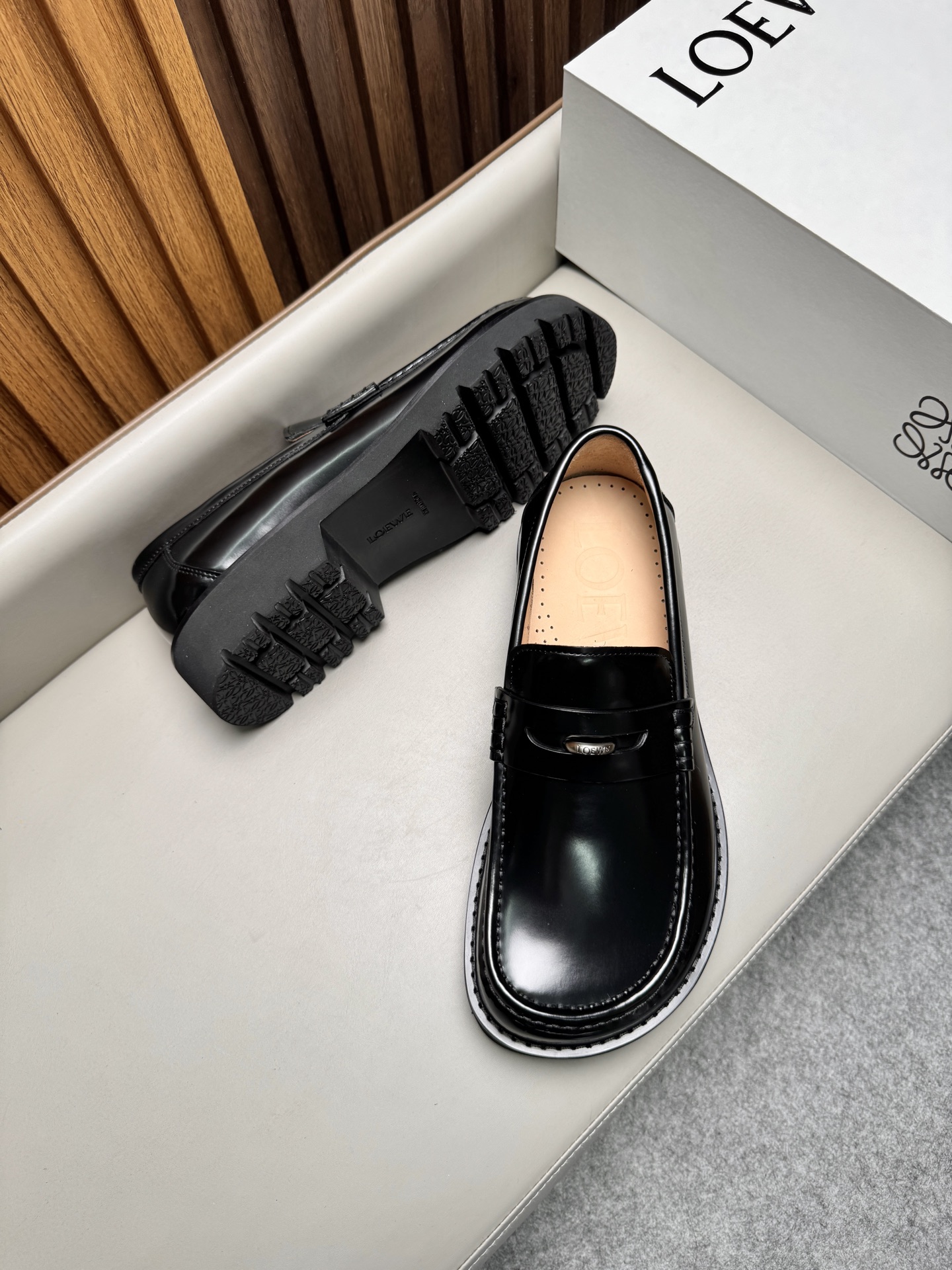 LOEWE women's shoes business leather shoes, imported open-edge beaded cowhide fabric, water-dyed cowhide lining, original ultra-light outsole, size: 39-44, (38, 45 can be customized) — photo 3