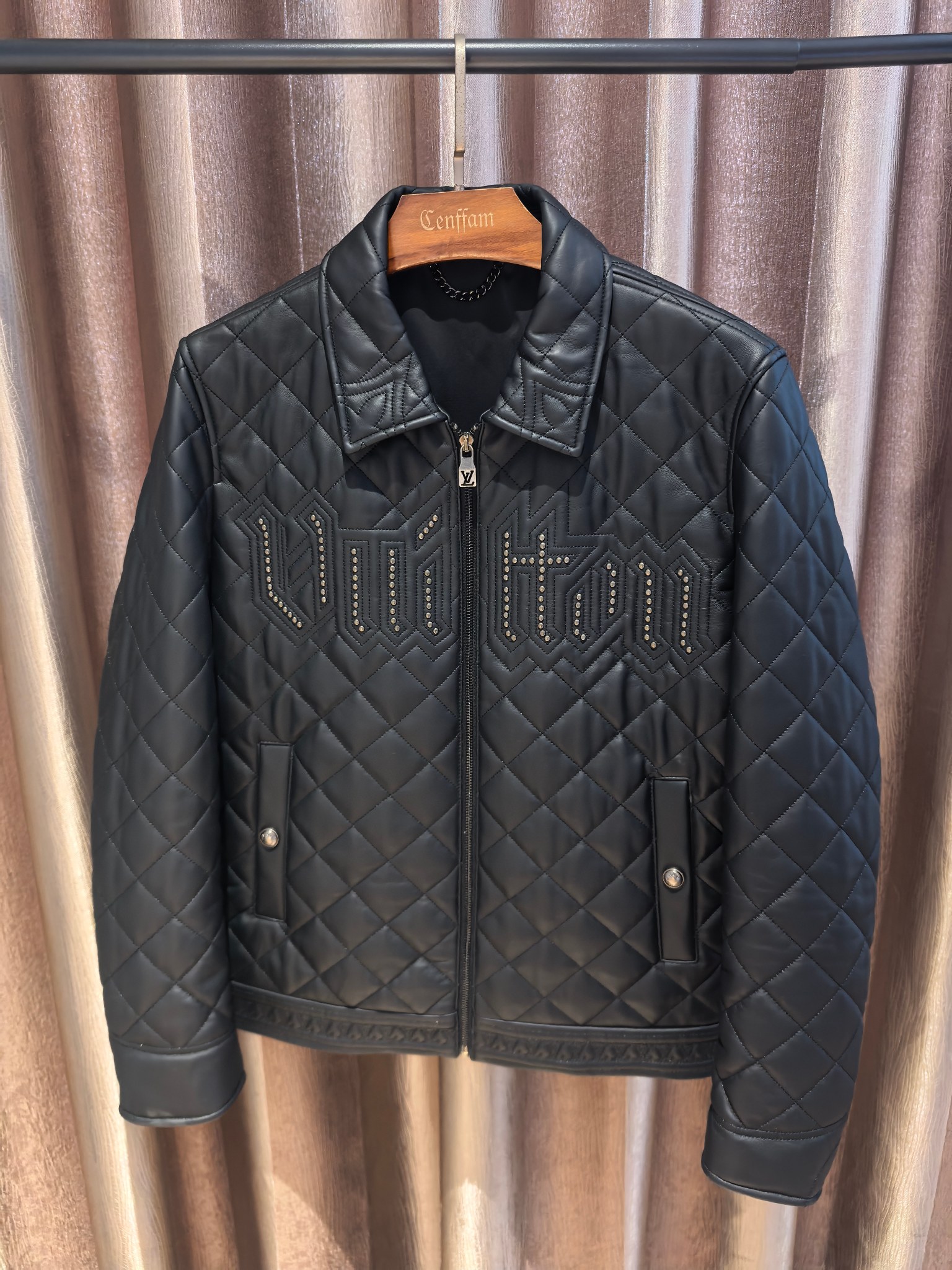 NO:891344,1v FW25 Early Autumn Men's Series Quilted Sheepskin Jacket Imported Goat Leather Customized Hardware Top Matching Details Real Shot size: 48 50 52 54 56, Louis Vuitton-clothing, louis vuitton, jackets & coats, jackets & coats, sheepskin,198609091v FW25 早秋男士系列 绗缝羊皮夹克外套 进口山羊皮 定制五金 顶级对版细节实拍 size:48 50 52 54 56,路易威登-服装,louis vuitton,jackets & coats,jackets & coats,sheepskin,,Women's clothing