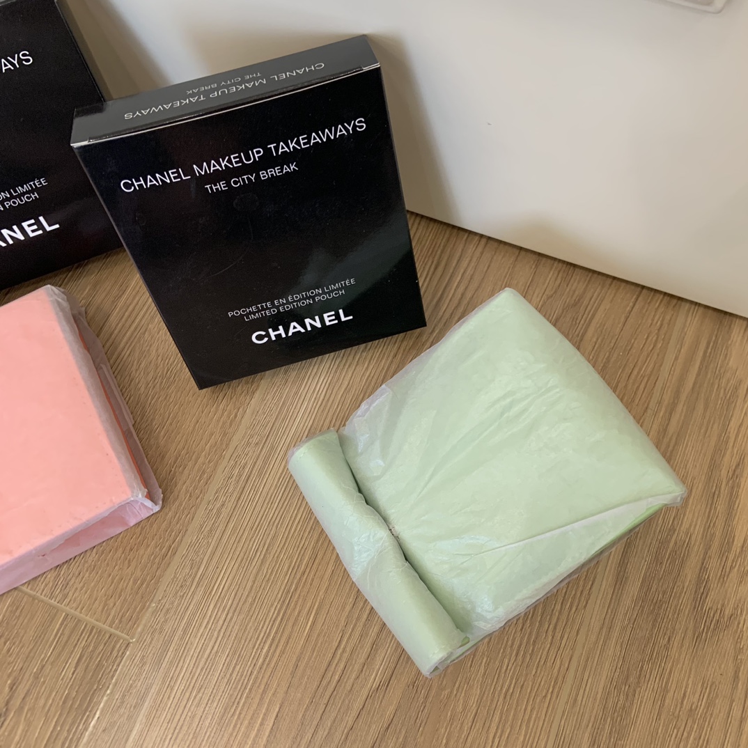 Chanel Beauty Limited-Edition Gift Vanity Cases - Comprehensive 4