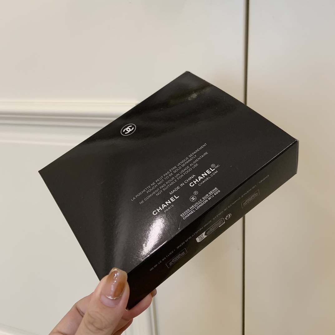 Chanel Beauty Limited-Edition Gift Vanity Cases - Comprehensive 8