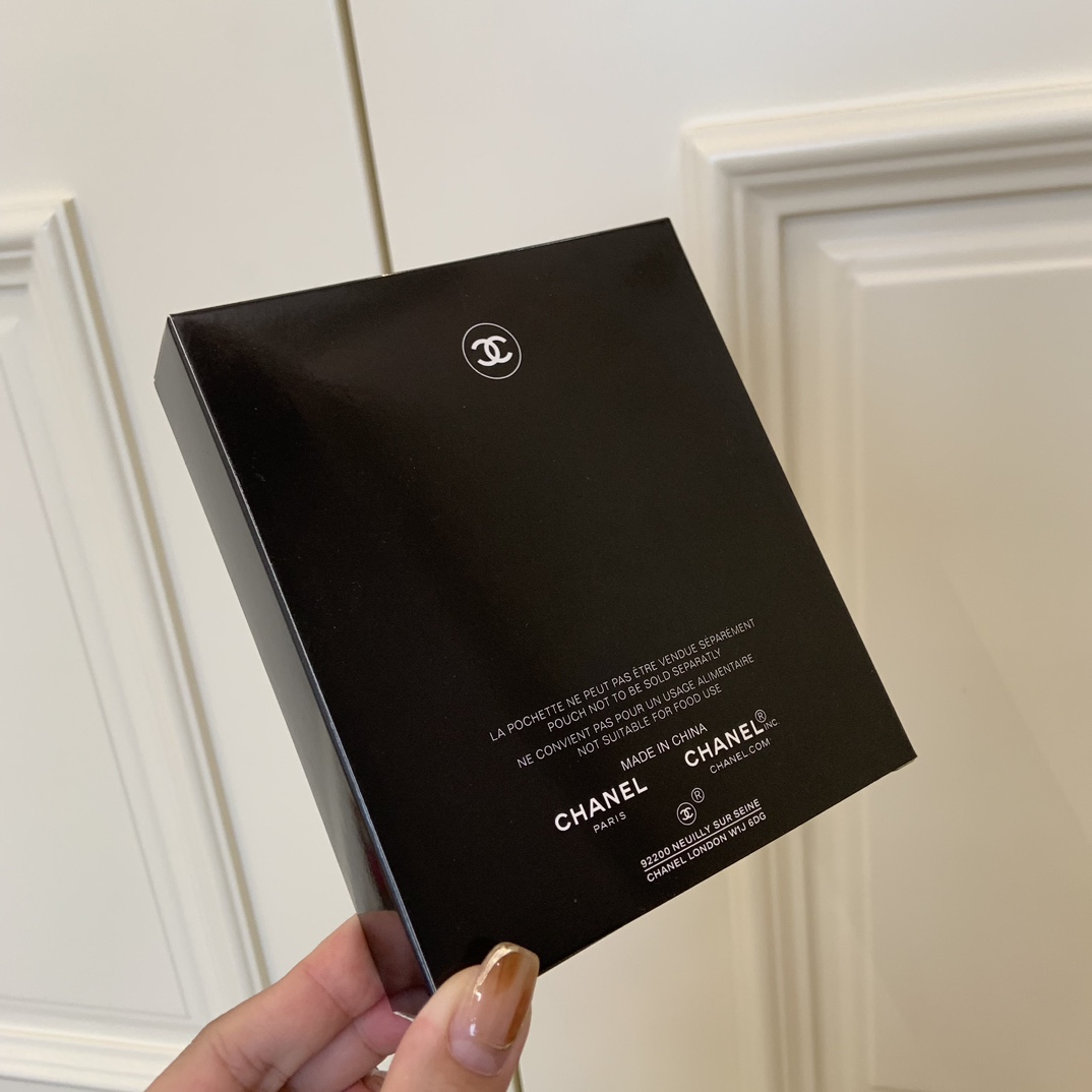 Chanel Beauty Limited-Edition Gift Vanity Cases - Comprehensive 5
