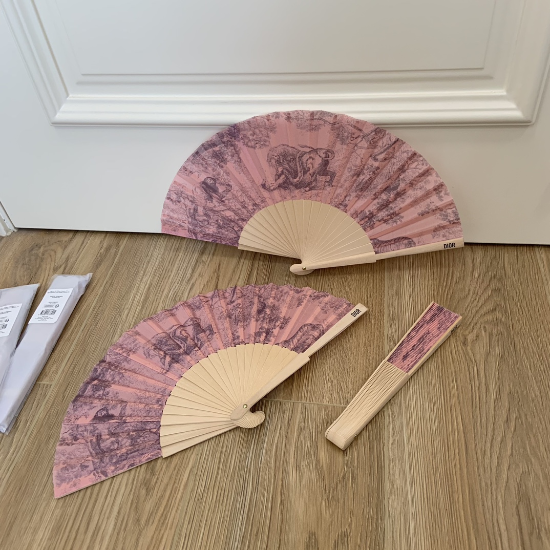 Dior送扇子可不仅仅是防暑降温 4