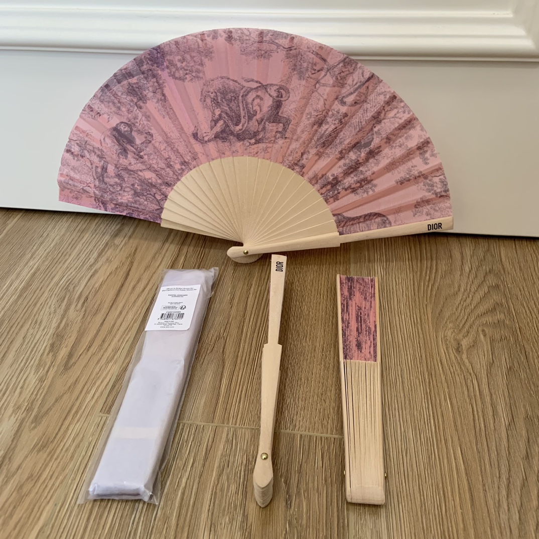 Dior送扇子可不仅仅是防暑降温 3