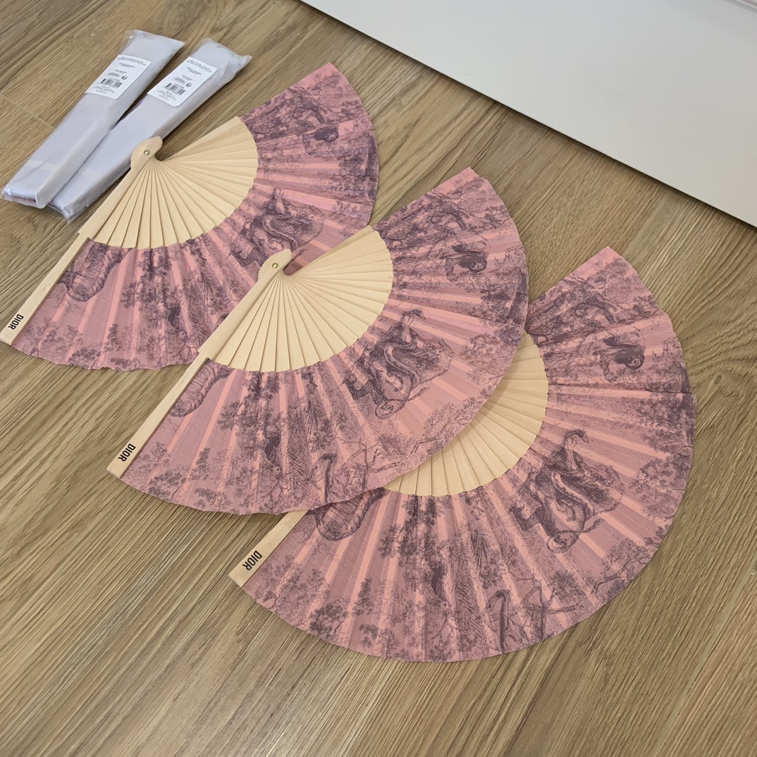 Dior送扇子可不仅仅是防暑降温 6