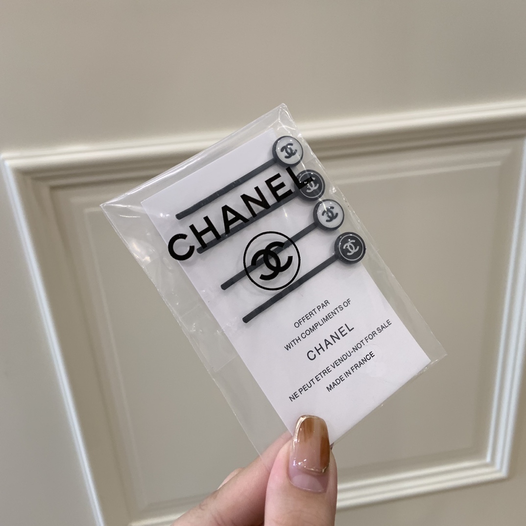 An exquisite CHANEL design offering timeless aesthetic appeal and - Comprehensive