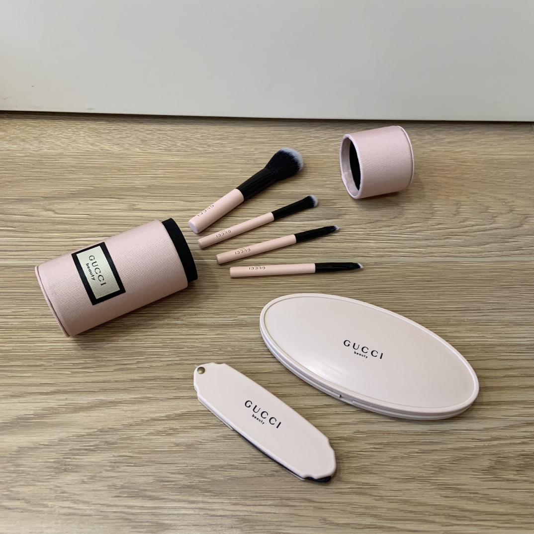 Gucci Beauty Makeup Brush Set with Travel Case - Comprehensive 5