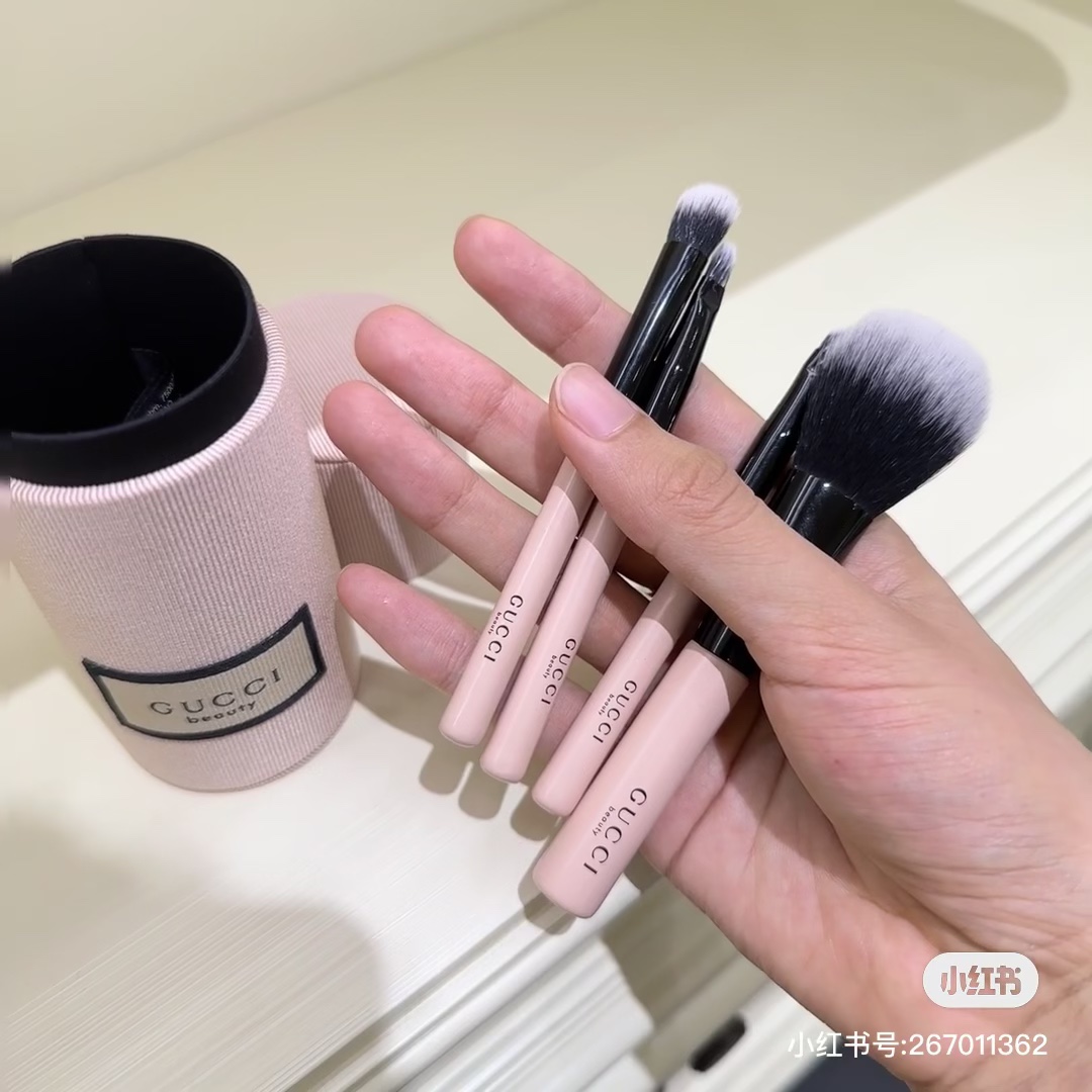 Gucci Makeup Brush - Comprehensive 2