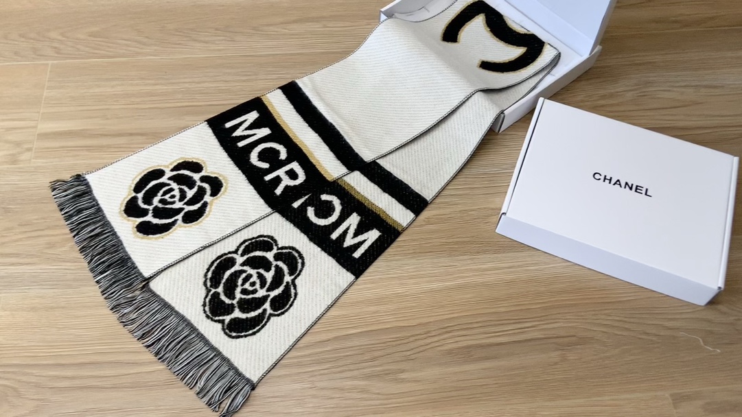yuan of high-quality scarves from Taiwan - Scarf
