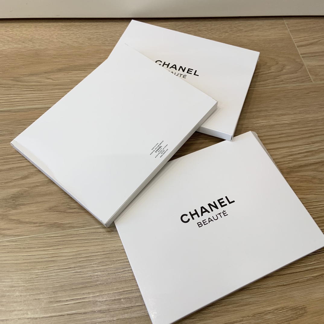 Chanel海外柜台香水赠礼草编拉链手拿包 2