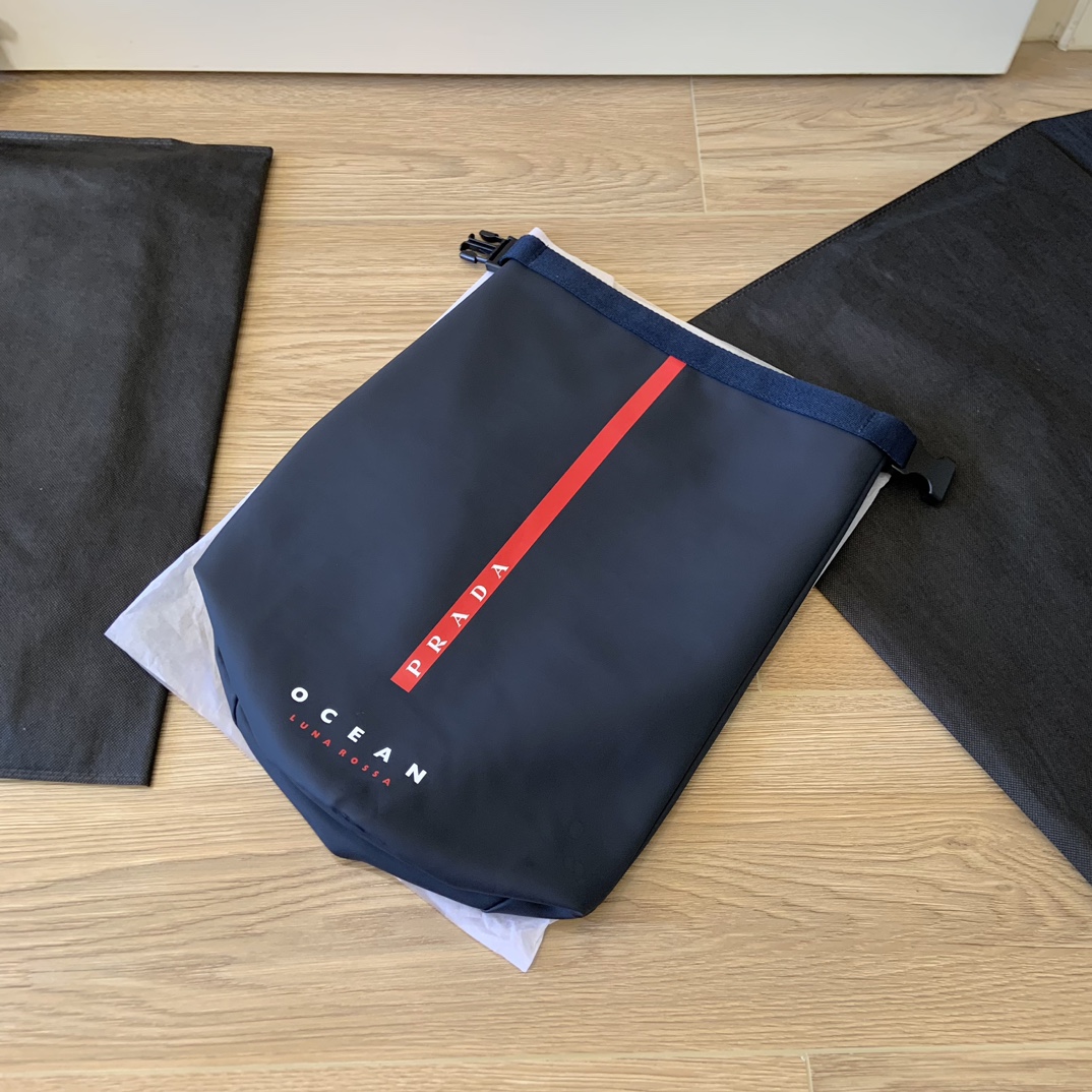 Prada Parfums Luna Rossa Sailing Duffle Bag - Comprehensive 5