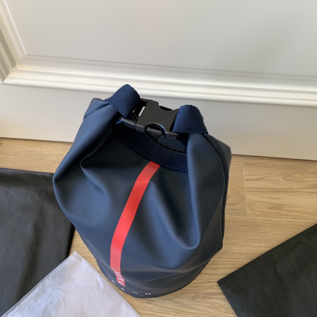 Prada Parfums Luna Rossa Sailing Duffle Bag - Comprehensive 7