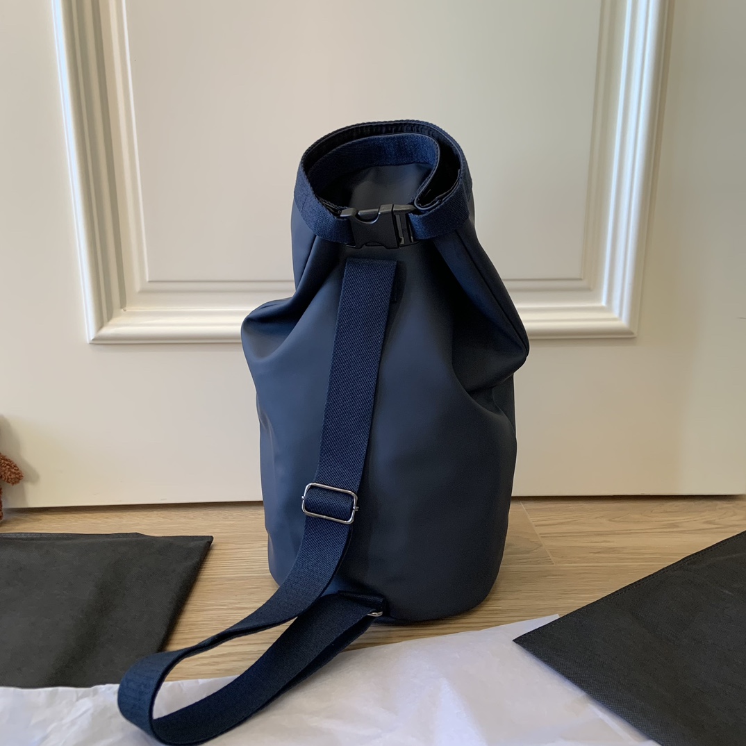 Prada Parfums Luna Rossa Sailing Duffle Bag - Comprehensive 9