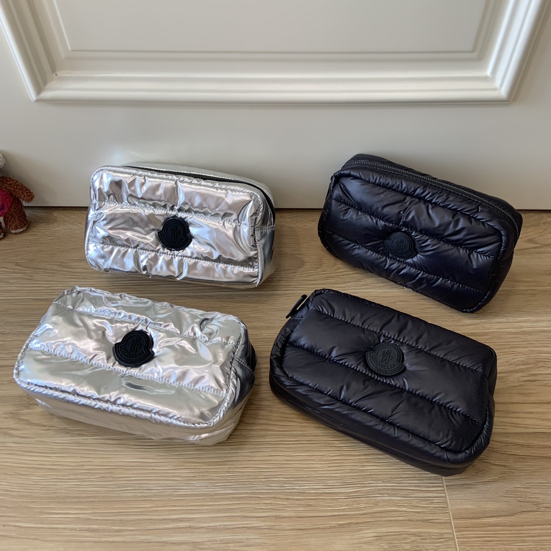 Moncler Parfums VIP Gift Cosmetic Pouch - Comprehensive 6