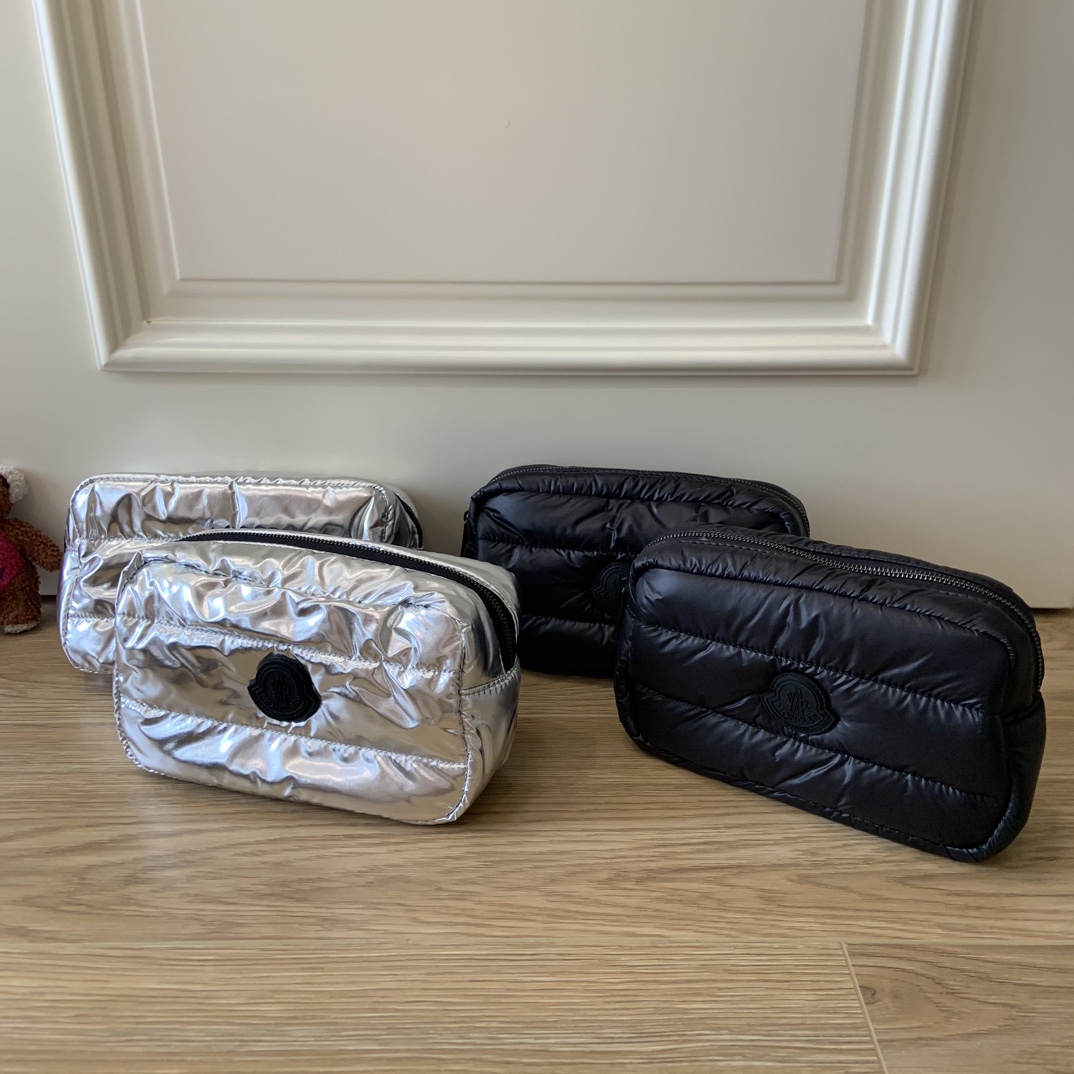Moncler Parfums VIP Gift Cosmetic Pouch - Comprehensive 5